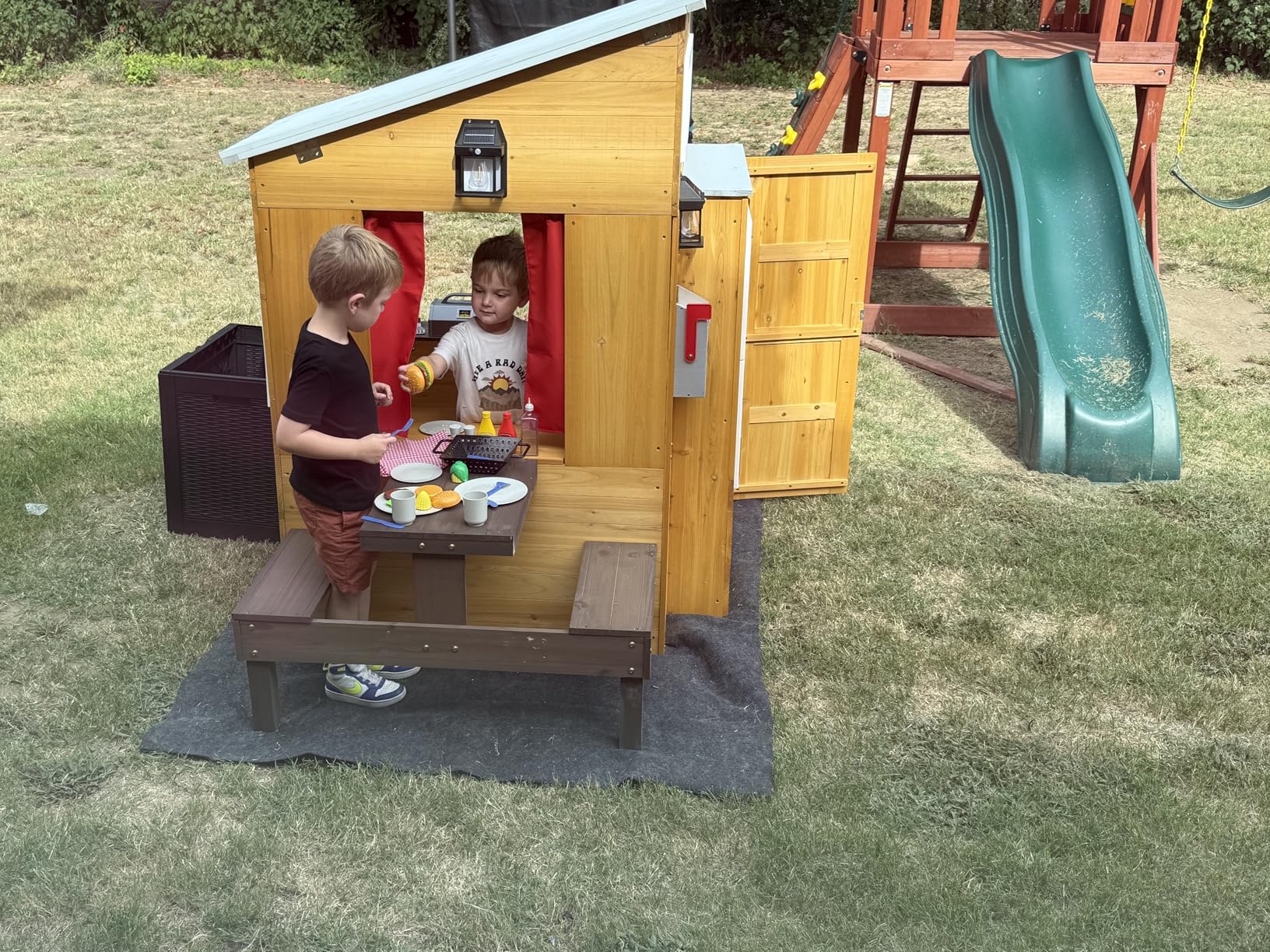 KidKraft Modern Outdoor Wooden Playhouse with Picnic Table, Mailbox and Outdoor Grill, White customer photo 1
