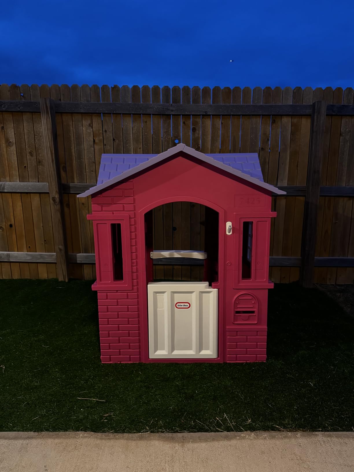 Little Tikes Cape Cottage Playhouse - Blue Large customer photo 1