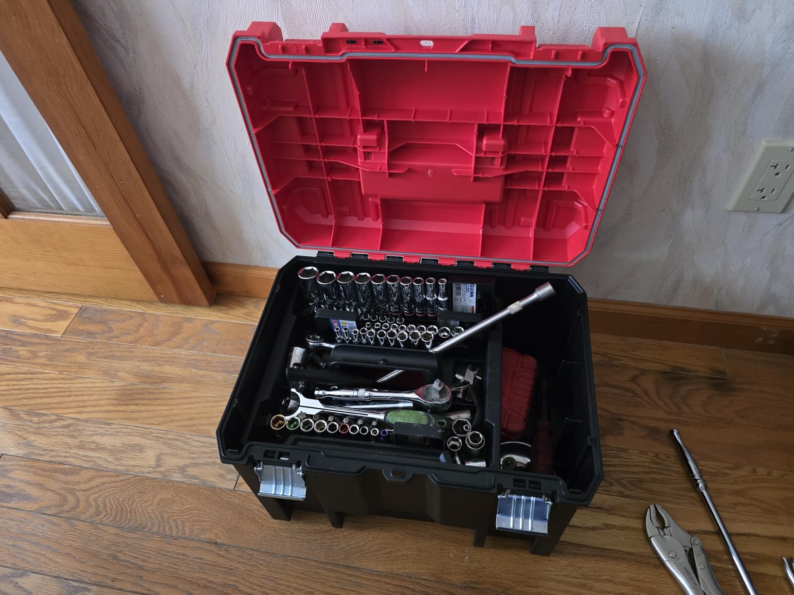 CRAFTSMAN VERSASTACK Deep Tool Box, Lockable, 17-in. (CMST17825) customer photo 1