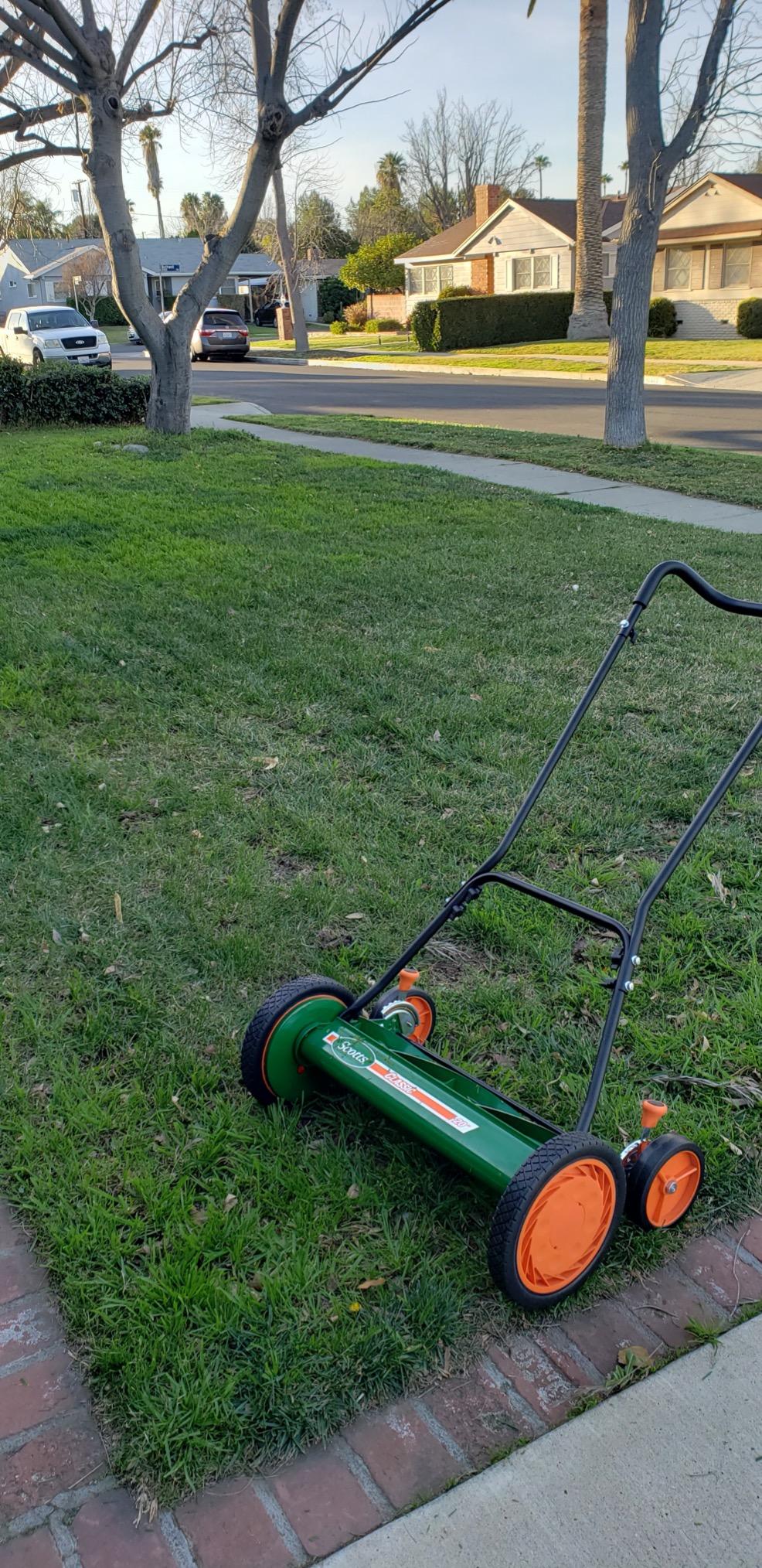 Scotts Outdoor Power Tools 716-18S 18-Inch 7-Blade Push Manual Reel Lawn Mower, Green customer photo 1