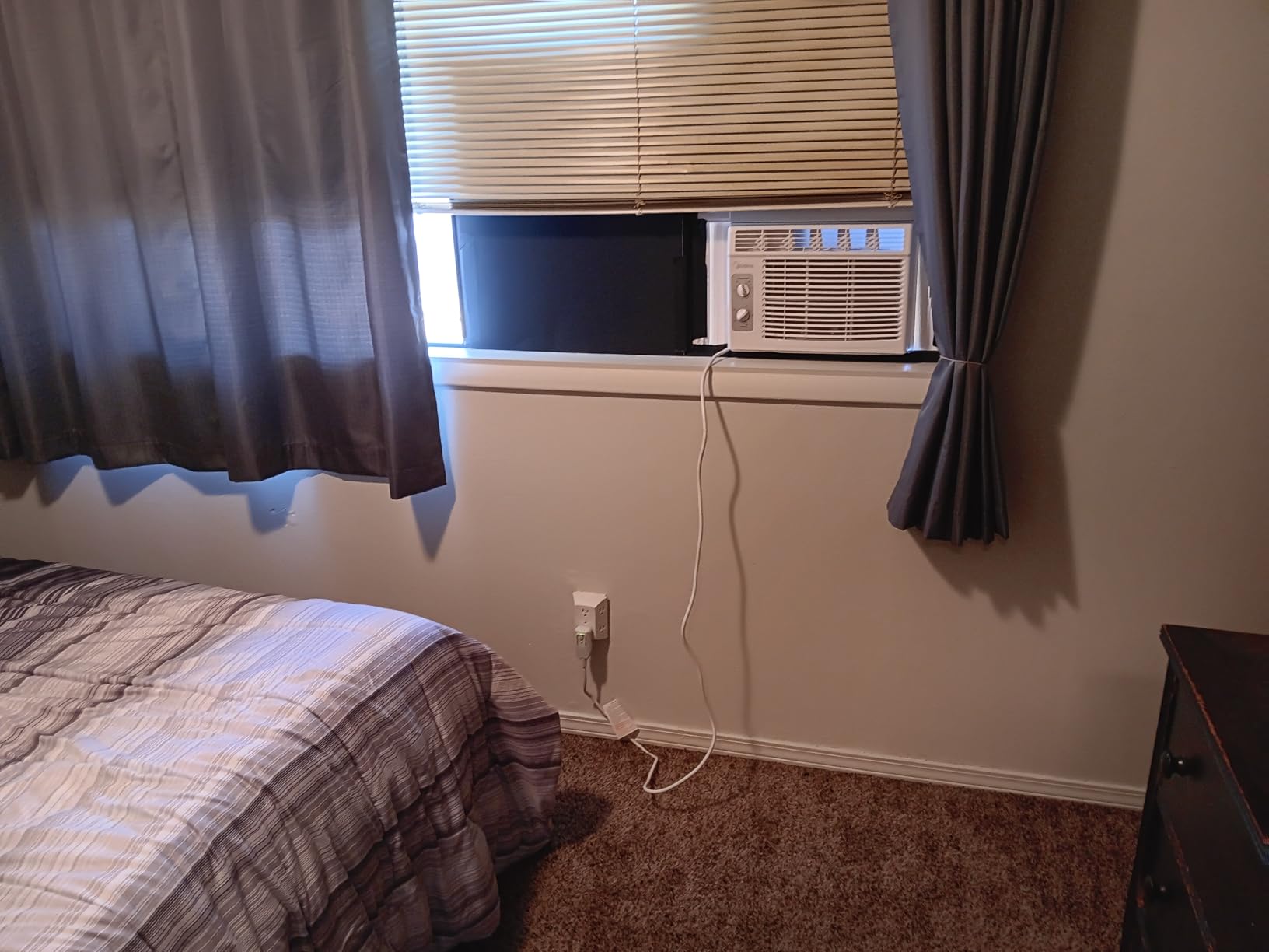 Midea 5,000 BTU EasyCool Small Window Air Conditioner - Cool up to 150 Sq. Ft. with Easy-to-Use Mechanical Controls and Reusable Filter, Perfect for Small Bedroom, Living Room, Home Office customer photo 2
