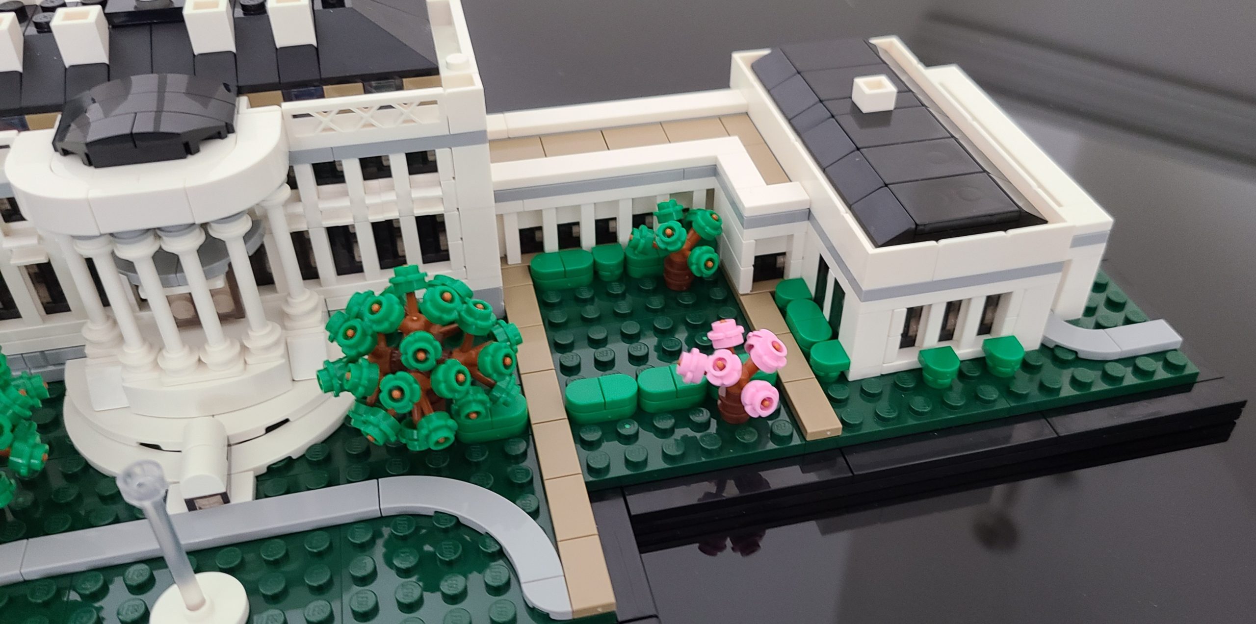 LEGO Architecture Collection: The White House 21054 - Model Building Kit, Creative Set for Adults and Teens, Energizing DIY Project, Iconic Presidential Office, Great Collectible Gift for Father's Day customer photo 2
