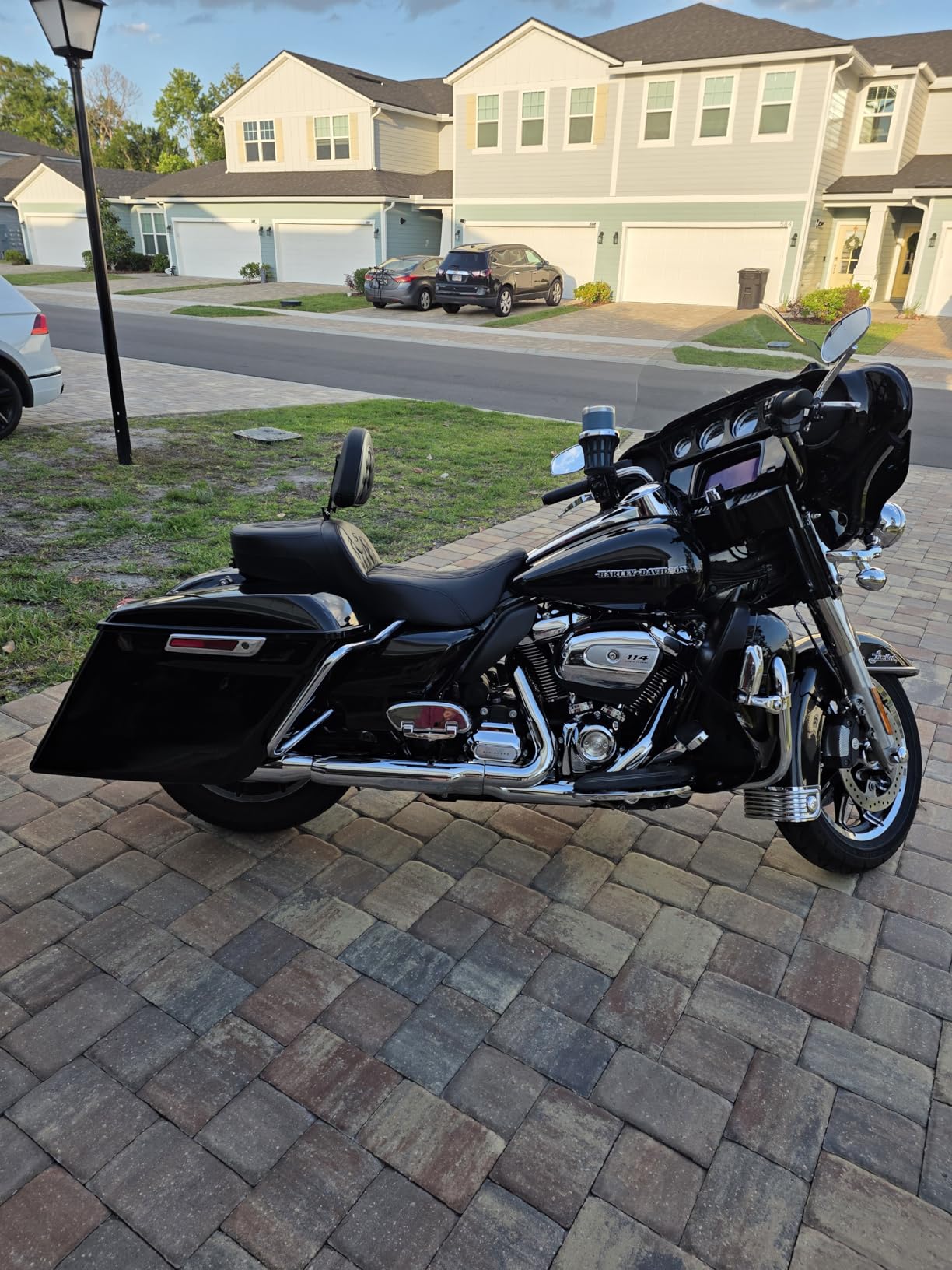 TCT-MOTORPARTS Complete Hard Saddlebags w/Black Latch Fit for Harley Touring Road King Street Electra Glide Ultra-Classic 2014-Later customer photo 1