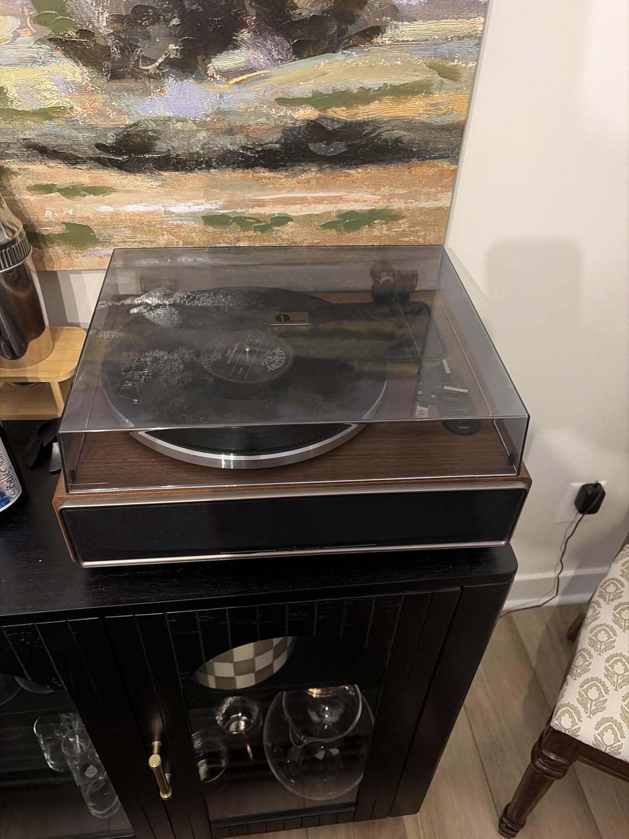 1 BY ONE High Fidelity Belt Drive Turntable with Built-in Speakers, Vinyl Record Player with Magnetic Cartridge, Wireless Playback customer photo 1