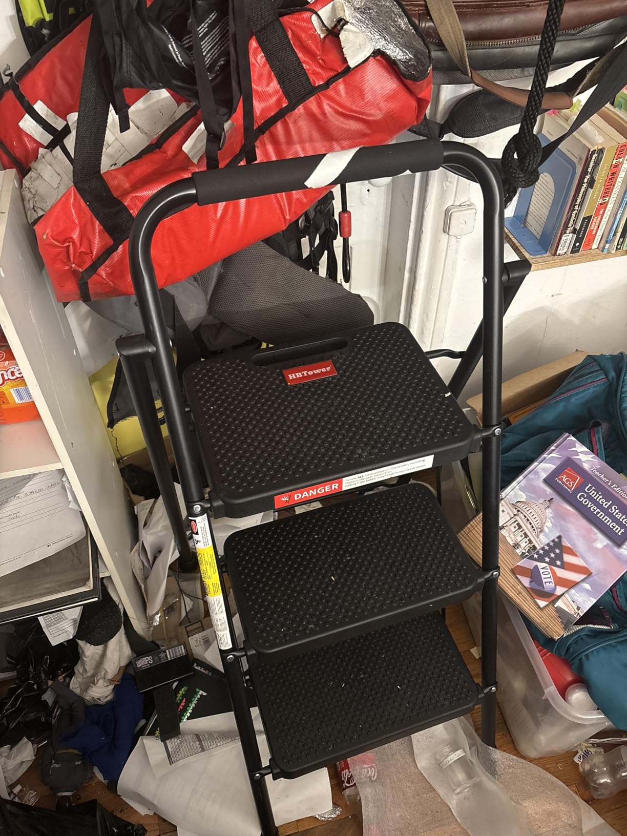 HBTower Step Ladder, Folding Step Stool with Wide Anti-Slip Pedal, Sturdy Steel Ladder, Convenient Handrail, Lightweight, Portable Steel Step Stool customer photo 1