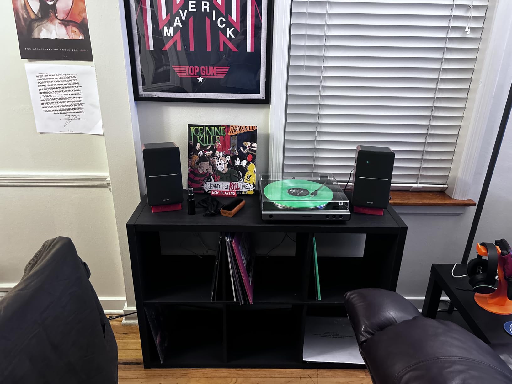 Edifier R1280Ts Powered Bookshelf Speakers - 2.0 Stereo Active Near Field Monitors - Studio Monitor Speaker - 42 Watts RMS with Subwoofer Line Out - Wooden Enclosure customer photo 2