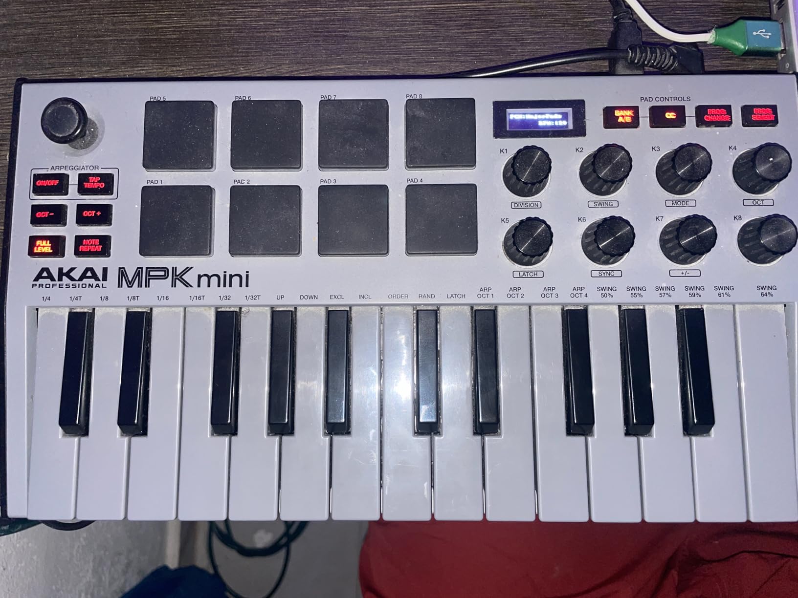 Akai Professional MPK Mini MK3 25 Key USB MIDI Keyboard Controller With 8 Backlit Drum Pads, 8 Knobs, Music Production Software and Native Instruments Sound Package customer photo 1