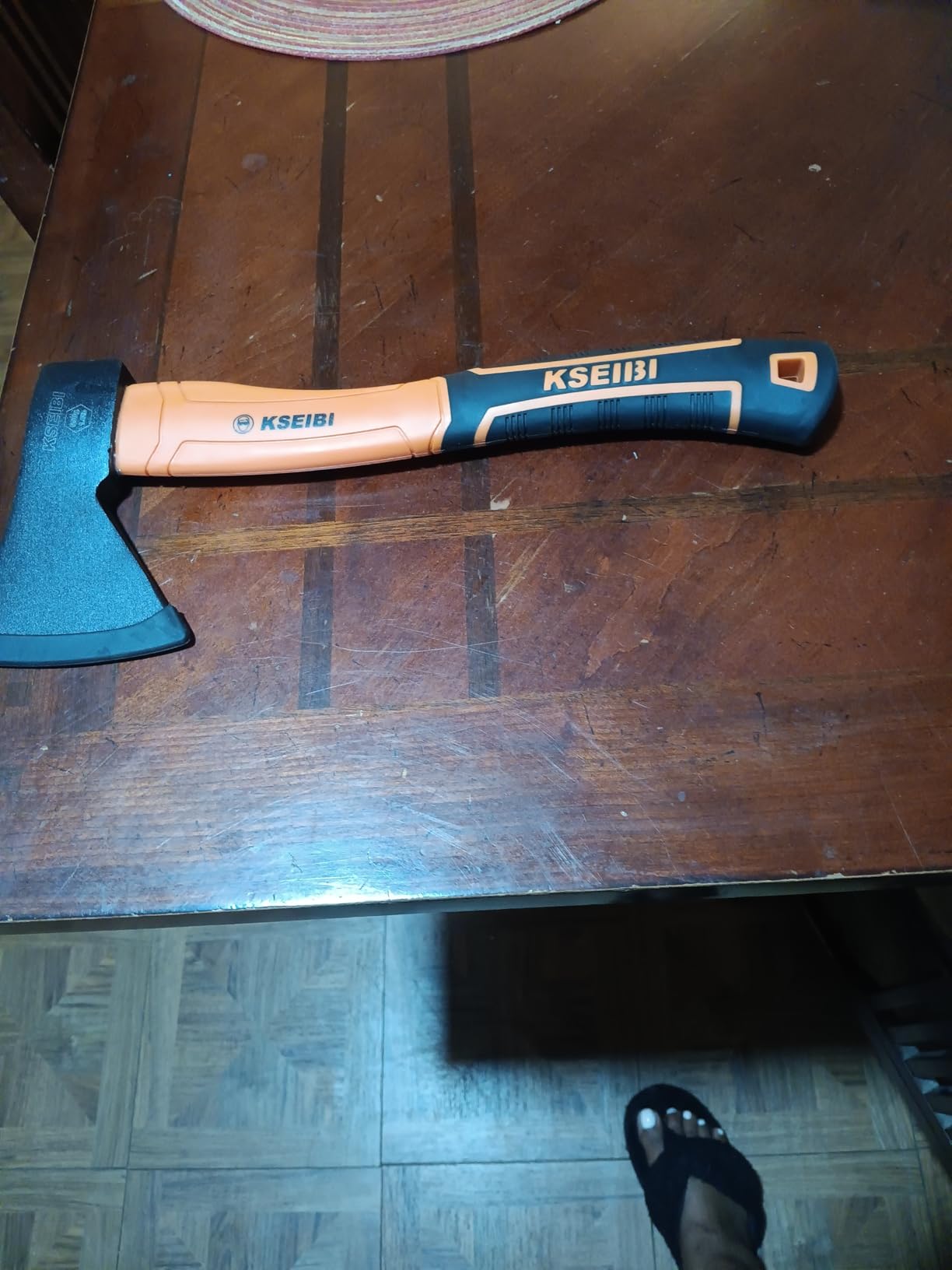 KSEIBI Wood Axe, Small Outdoor Camp Hatchet for Splitting and Kindling Wood, Forged Steel Blade with Anti-Slip and Shock Reduction Handle Great Throwing Axes and Hatchets (Modern) customer photo 1