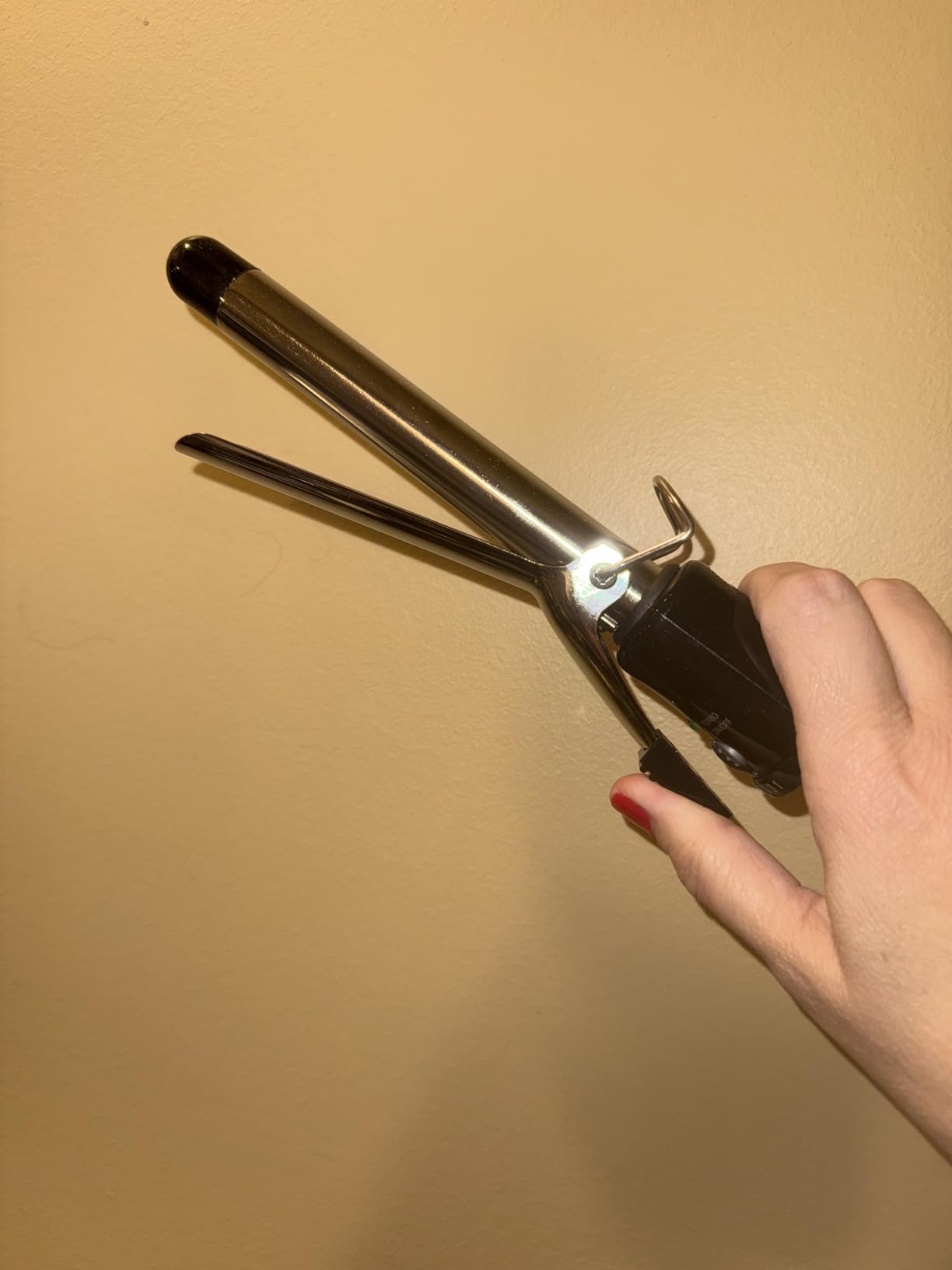 Conair Instant Heat 1-Inch Curling Iron, 1-Inch Barrel Produces Classic Curls, Hair Curler for Short, Medium, and Long Hair, 25 Heat Setting Hair Curling Iron, Black customer photo 1