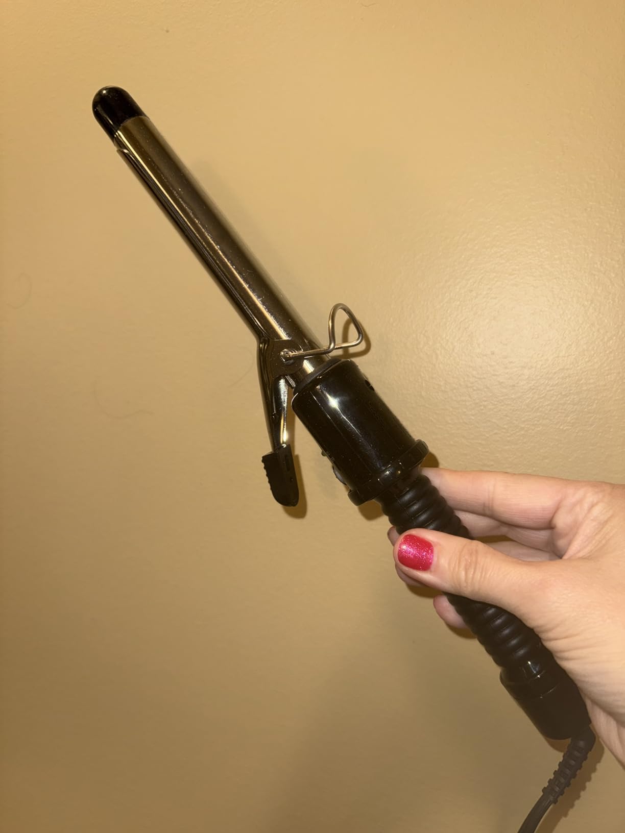 Conair Instant Heat 1-Inch Curling Iron, 1-Inch Barrel Produces Classic Curls, Hair Curler for Short, Medium, and Long Hair, 25 Heat Setting Hair Curling Iron, Black customer photo 2