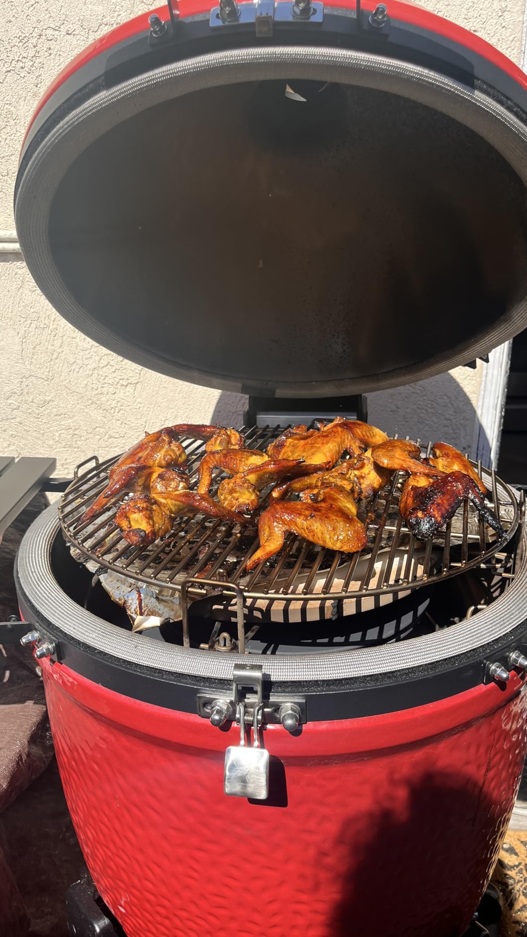 Classic Joe Series III 18-inch Charcoal Grill & Smoker, Red, with Cart, Side Shelves, Grill Gripper, and Ash Tool, 3 Tier Cooking System, Stainless Steel Cooking Grates, Model KJ15040921 customer photo 2