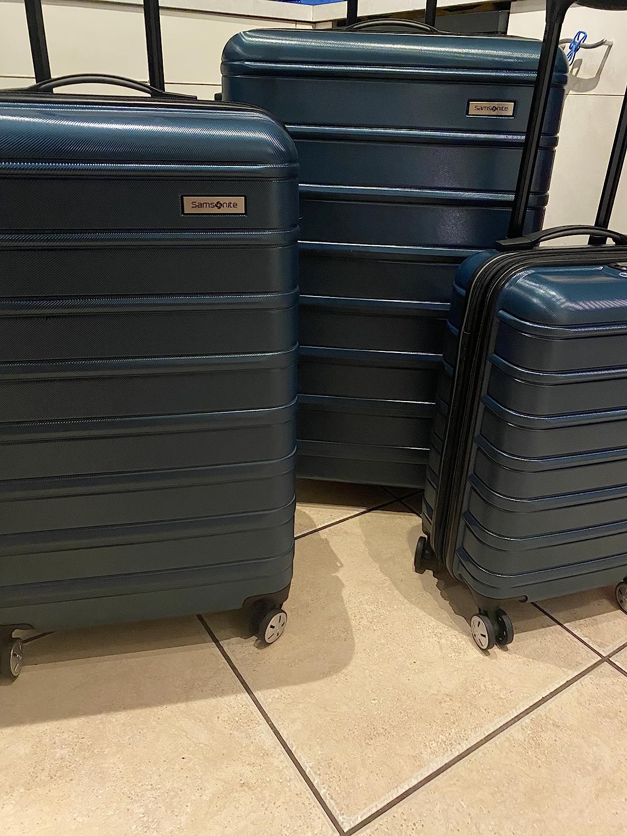 Samsonite Omni 2 Hardside 3 Piece Set - Includes Global Carry-On, Medium, & Large Checked Suitcases - 360° Dual Spinner Wheels - Integrated TSA Lock & Expansion - Amazon Exclusive - Artic Silver customer photo 2