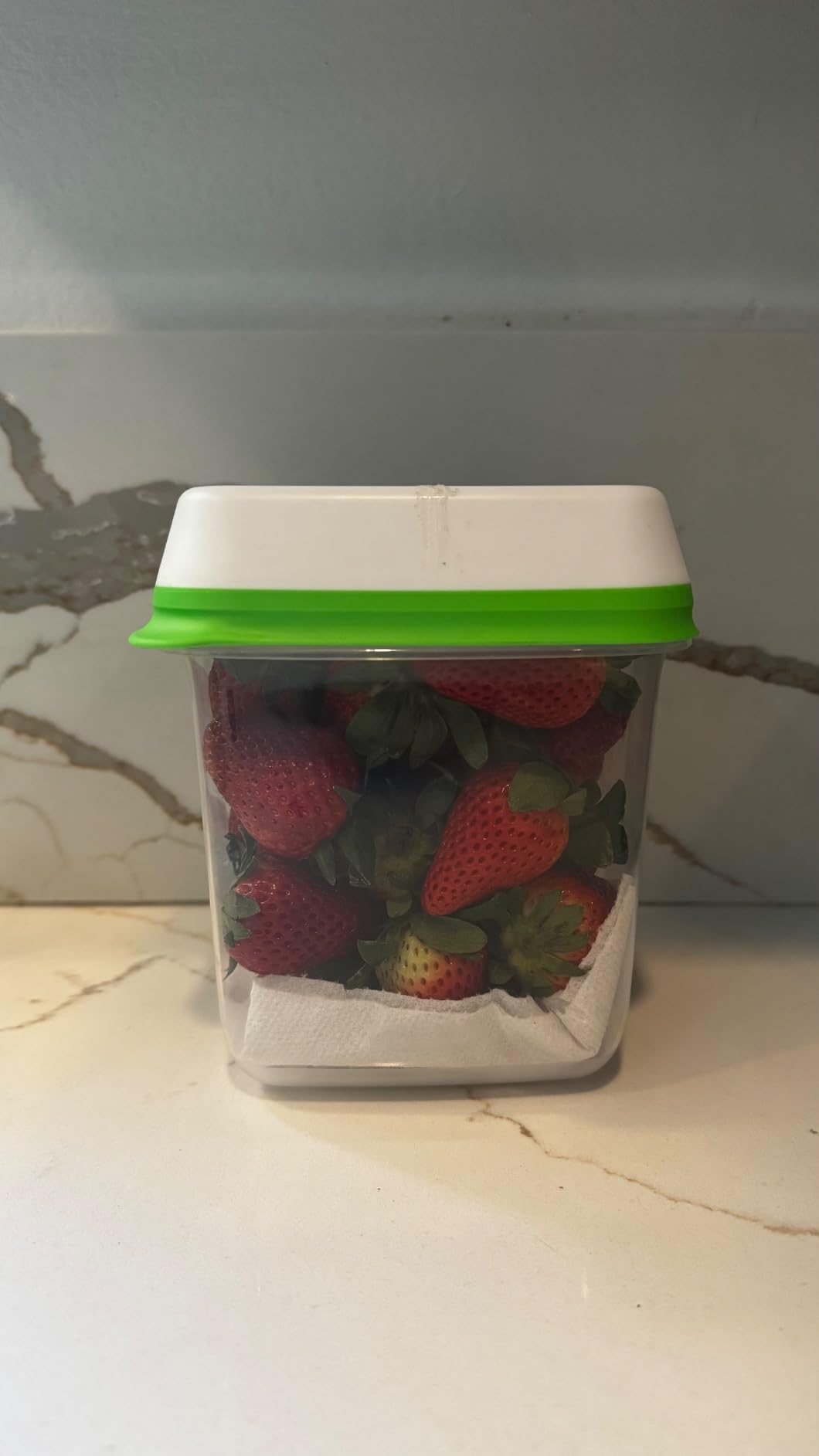 Rubbermaid FreshWorks Produce Saver, Medium and Large Storage Containers, 8-Piece Set customer photo 2