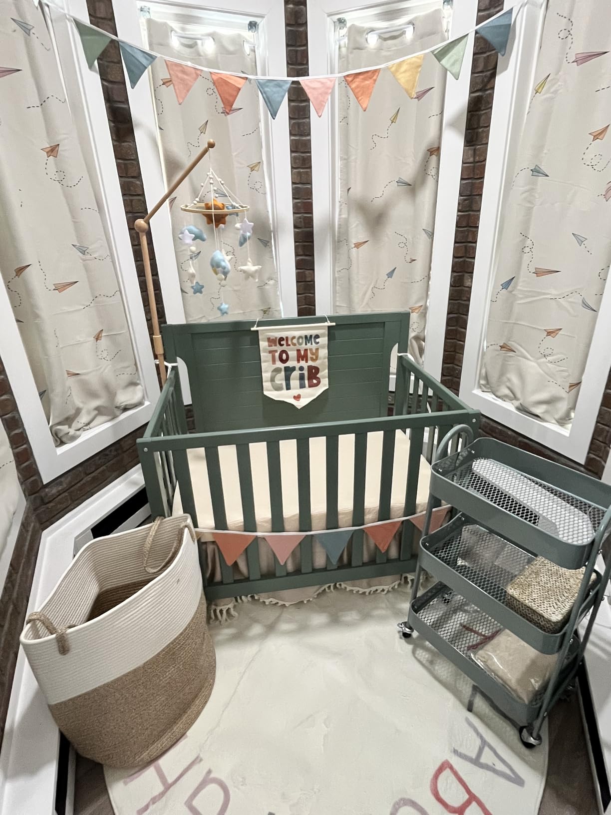Dream On Me Bellport 4-in-1 Convertible Mini Baby Crib, Compact Design in Safari Green, GreenGuard Gold & BSA, Non-Toxic, Pinewood, Converts to Mini Daybed & Twin Bed, 1