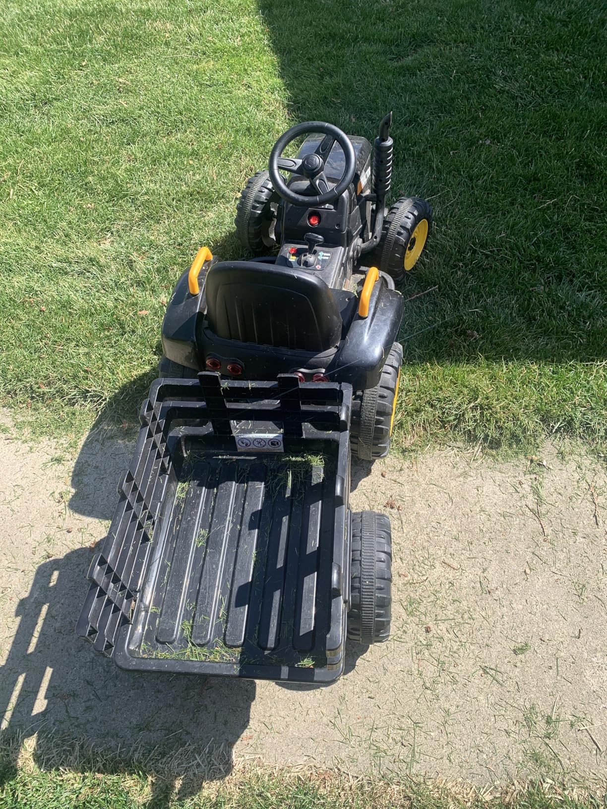 TOBBI Kids Electric Ride On Toy Tractor, Toddlers 12V Battery-Powered Car to Drive, 35W Dual Motor 6-Wheels Trailer Vehicle with 3-Speeds/LED & Horn Functions for Children Aged 3-8 - Dark Green customer photo 2