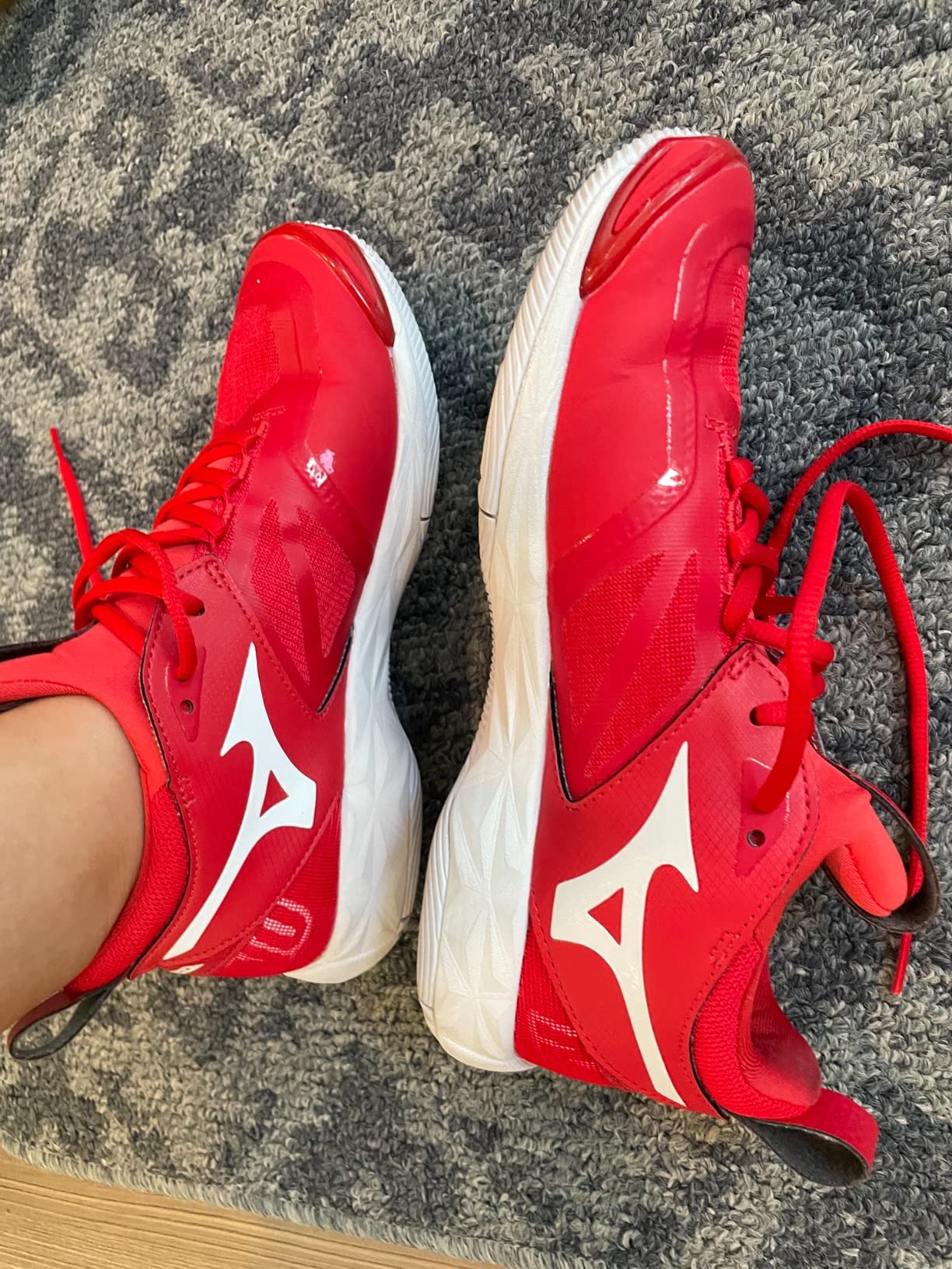 Mizuno Women's Wave Momentum 2 Volleyball Shoe customer photo 1