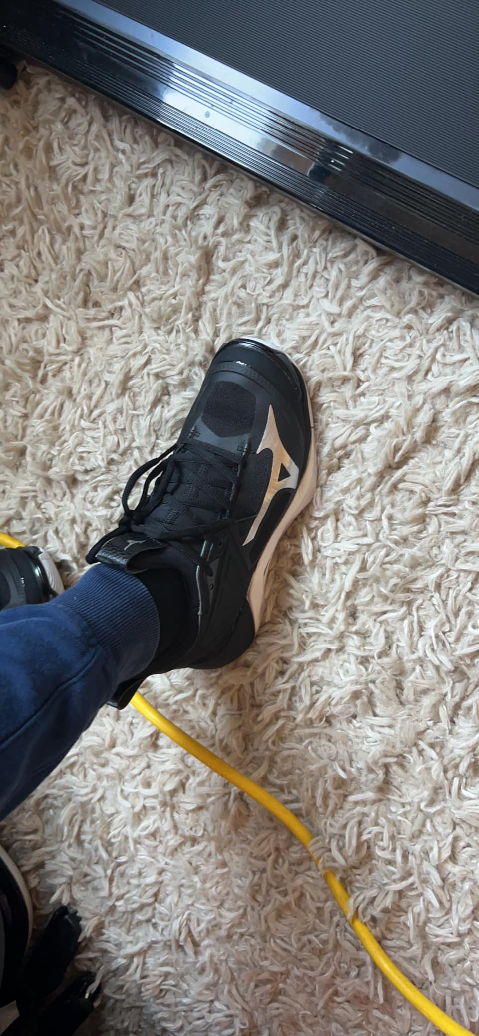 Mizuno Women's Wave Momentum 2 Volleyball Shoe customer photo 2