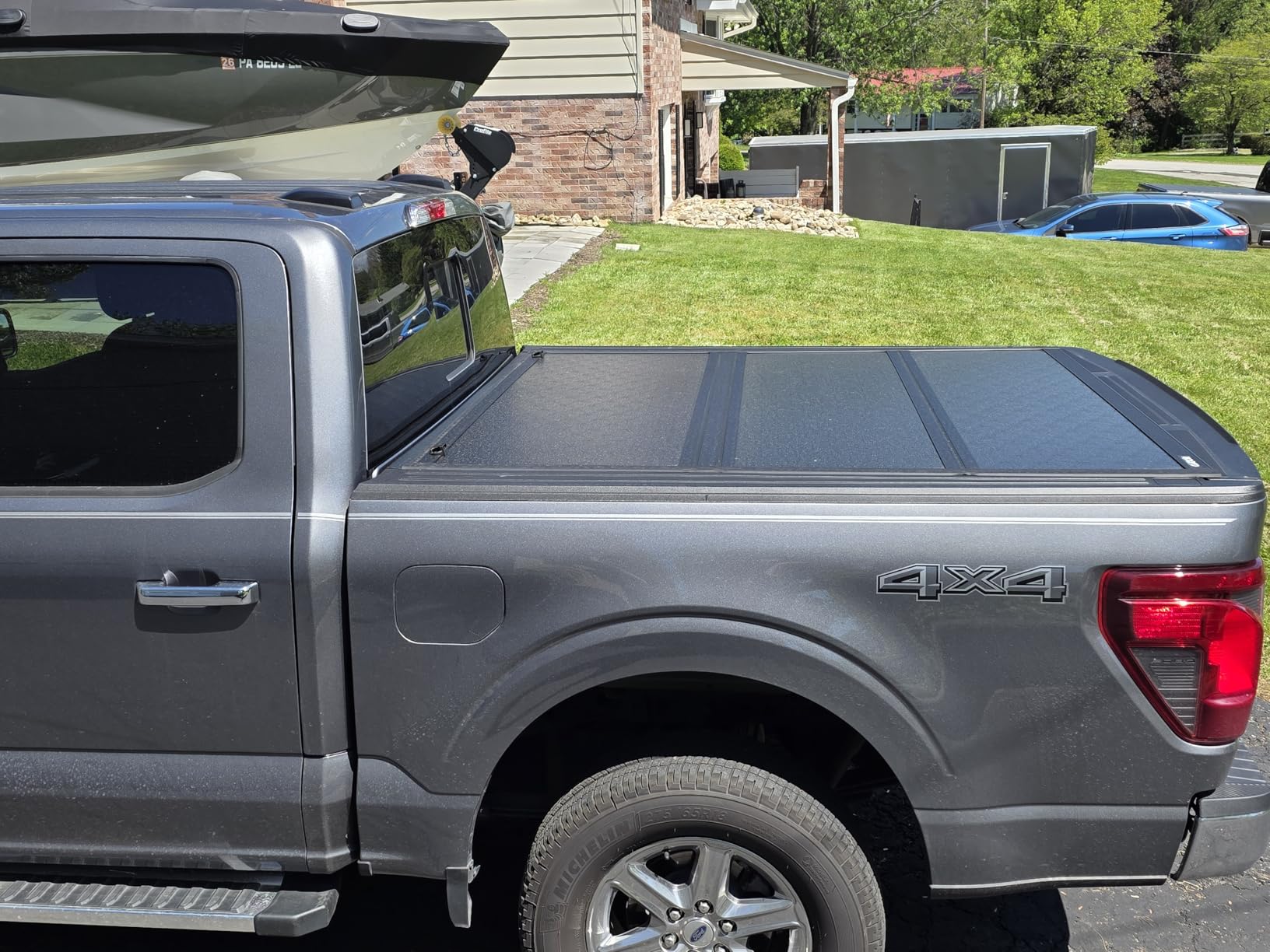Gator EFX Hard Tri-Fold Truck Bed Tonneau Cover - Heavy-Duty Truck Bed Protection - Durable Aluminum Panels - Hard Folding Tonneau Cover - 2021-2025 Ford F-150 (incl. Raptor/Lightning) - 5'7