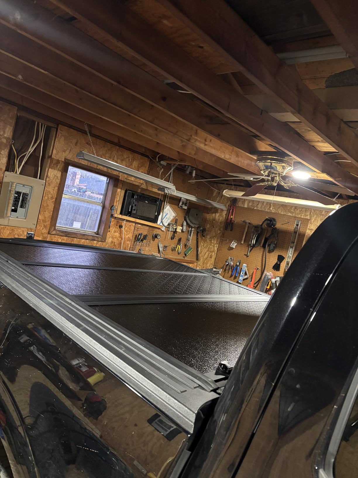Gator EFX Hard Tri-Fold Truck Bed Tonneau Cover - Heavy-Duty Truck Bed Protection - Durable Aluminum Panels - Hard Folding Tonneau Cover - 2021-2025 Ford F-150 (incl. Raptor/Lightning) - 5'7