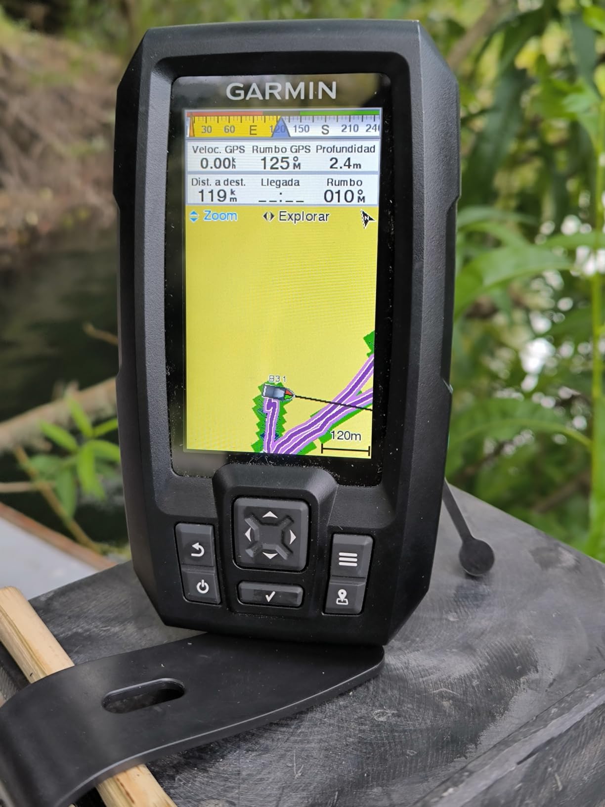Garmin Striker Vivid 4cv Fishfinder with Transducer - 4-inch LCD Display customer photo 1