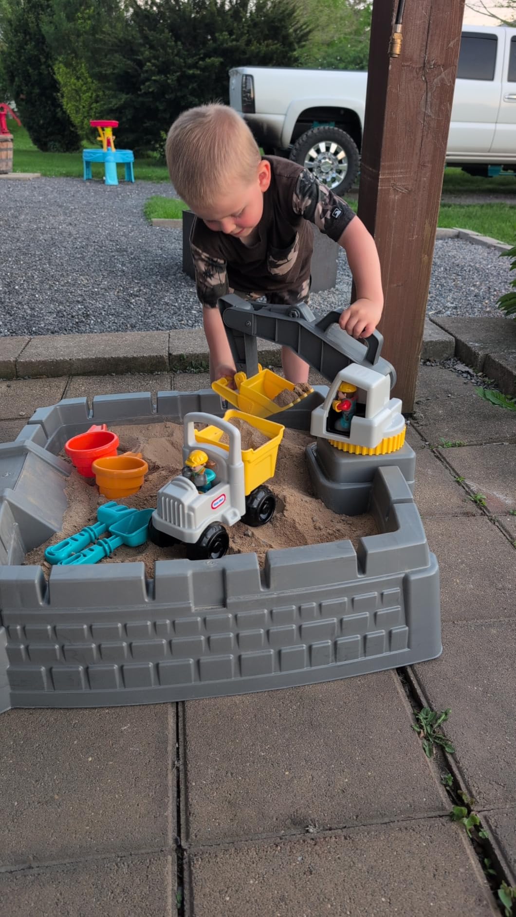 Little Tikes Dirt Diggers Excavator Sandbox for Kids, Including lid and Play Sand Accessories customer photo 1