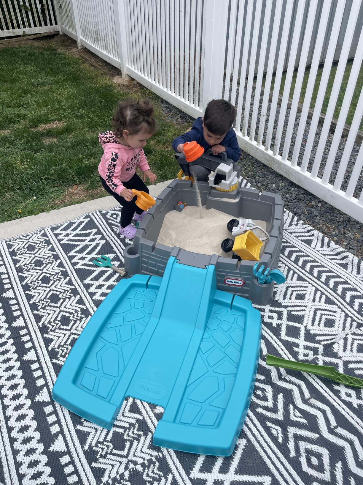 Little Tikes Dirt Diggers Excavator Sandbox for Kids, Including lid and Play Sand Accessories customer photo 2