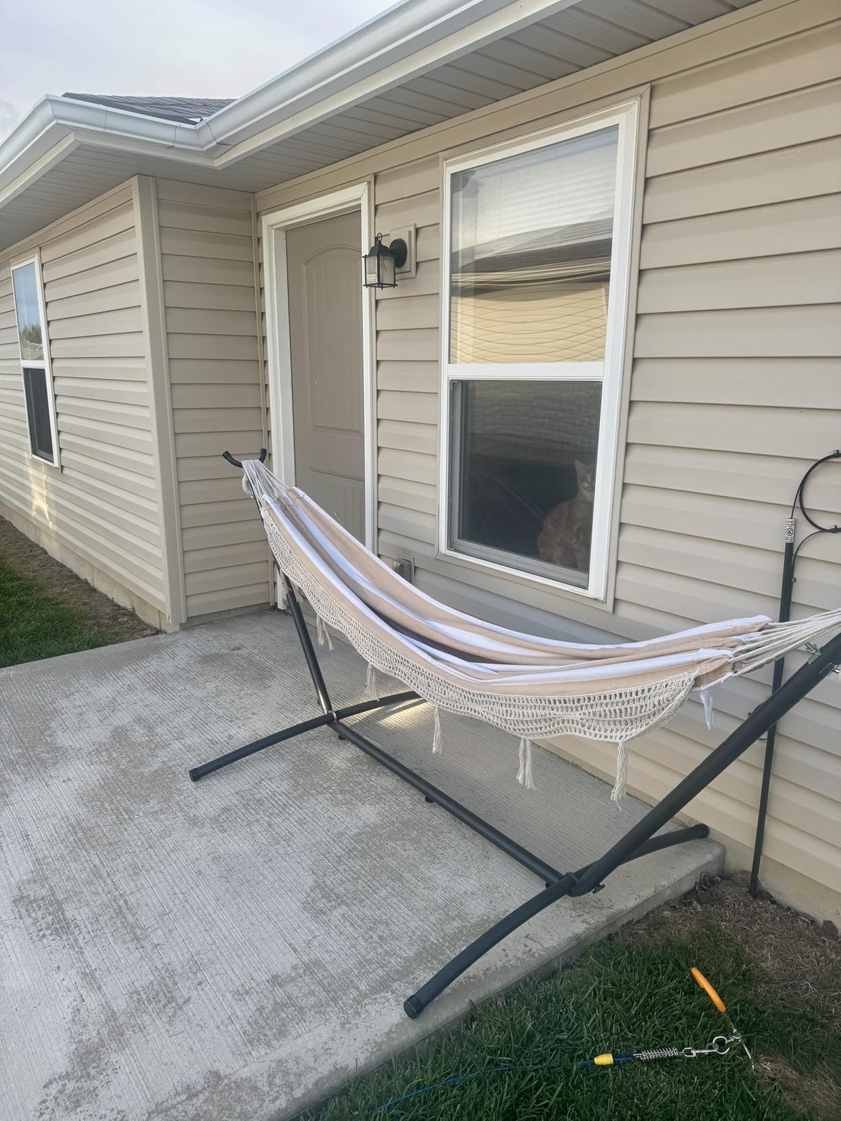Amazon Basics Double Hammock with 9-Foot Space Saving Steel Stand and Carrying Case, 2 Person, 450 lb Capacity, Beige Stripe with Lace, 110