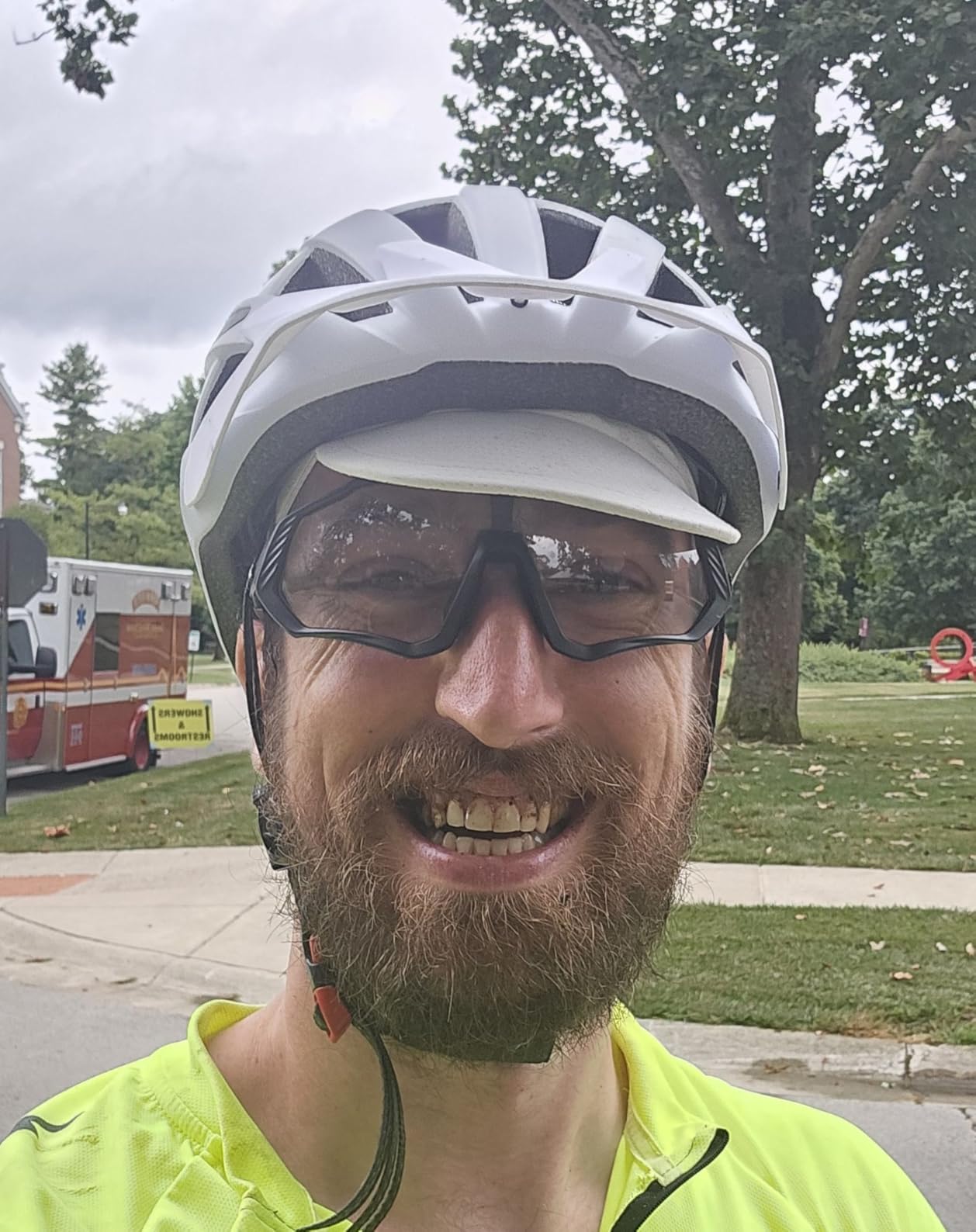 KAPVOE Photochromic Cycling Glasses Men Women Mountain Bike Sunglasses Clear MTB Bicycle Riding - K9408 customer photo 2