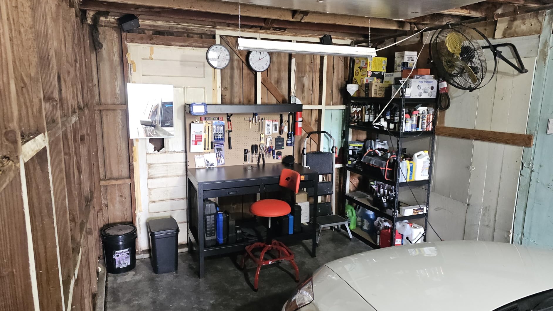 WEN WB4723T 48-Inch Workbench with Power Outlets and Light, Black customer photo 1