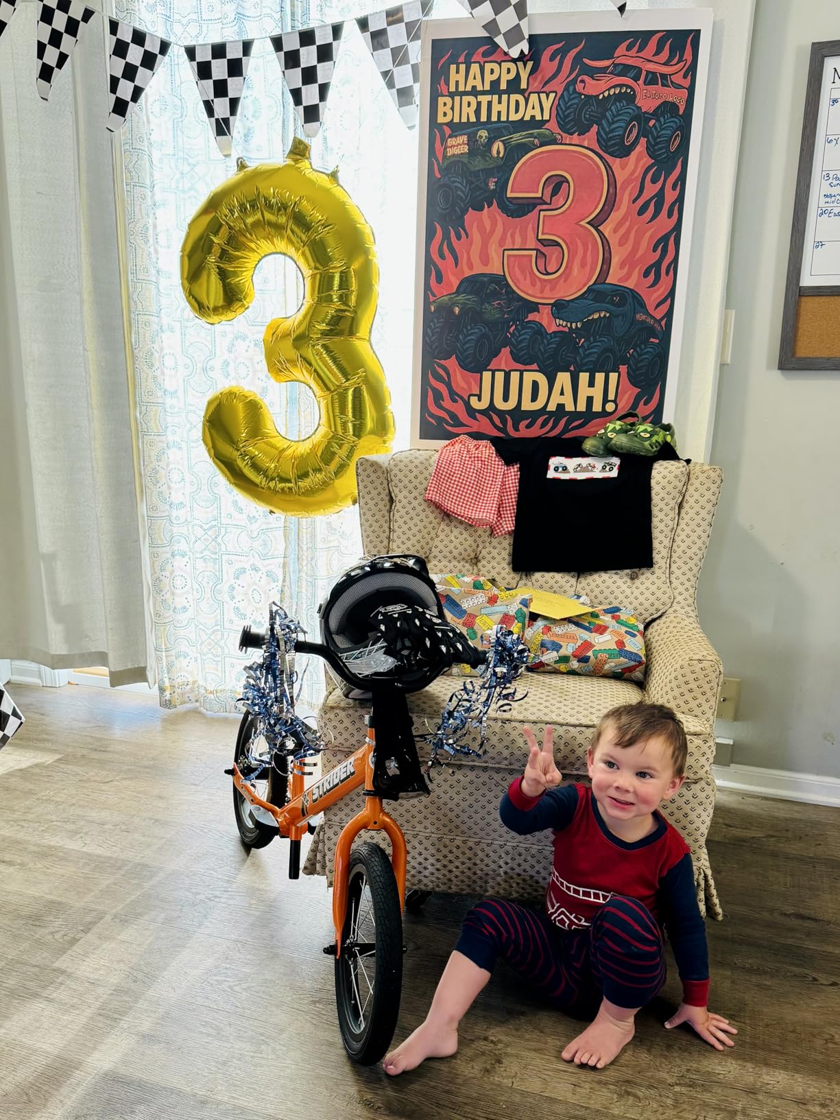 Strider 14x Classic, Balance Bike for Kids 3 to 6 Years - Includes Custom Grips, Padded Seat, Performance Footrest & All-Purpose Tires - Easy Assembly & Tool-Free Adjustments customer photo 2