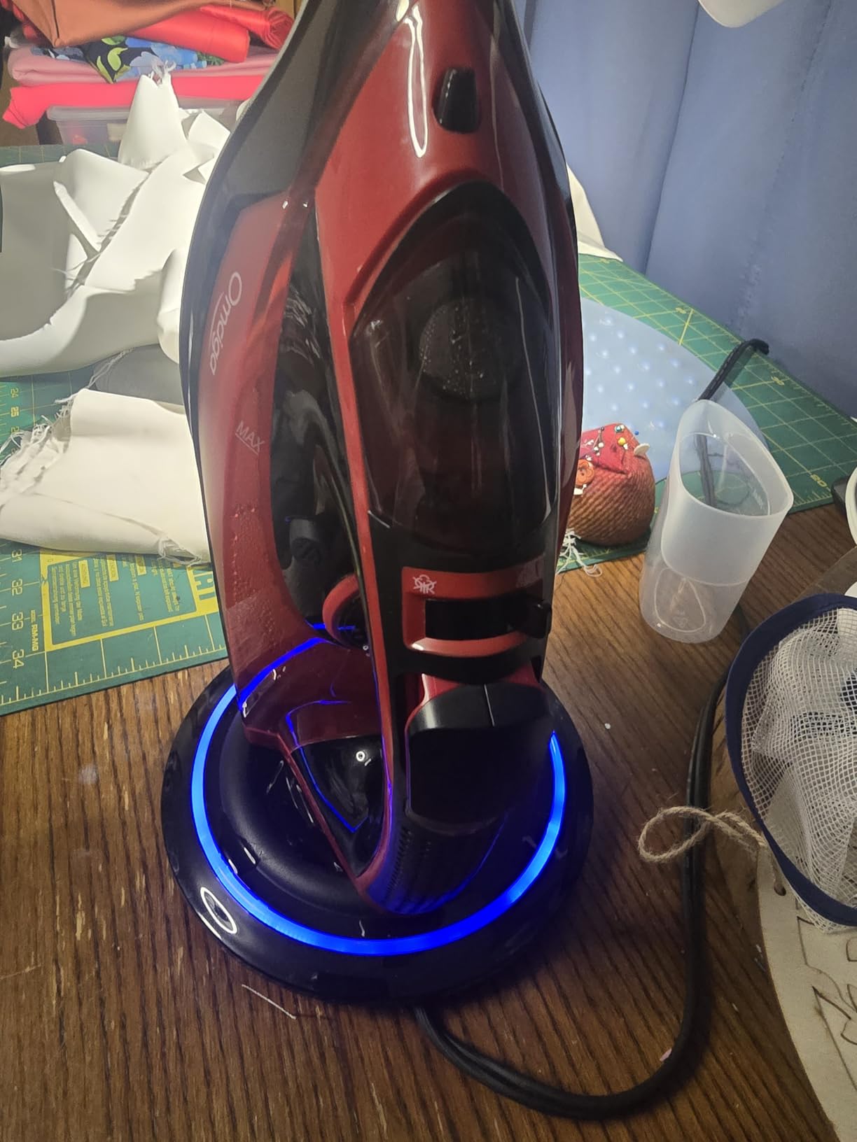 Omaiga 1500W Cordless Iron for Clothes, Wireless Steam Iron with Rapid Heating & Auto Shut Off, for Effective Wrinkle Removal customer photo 1