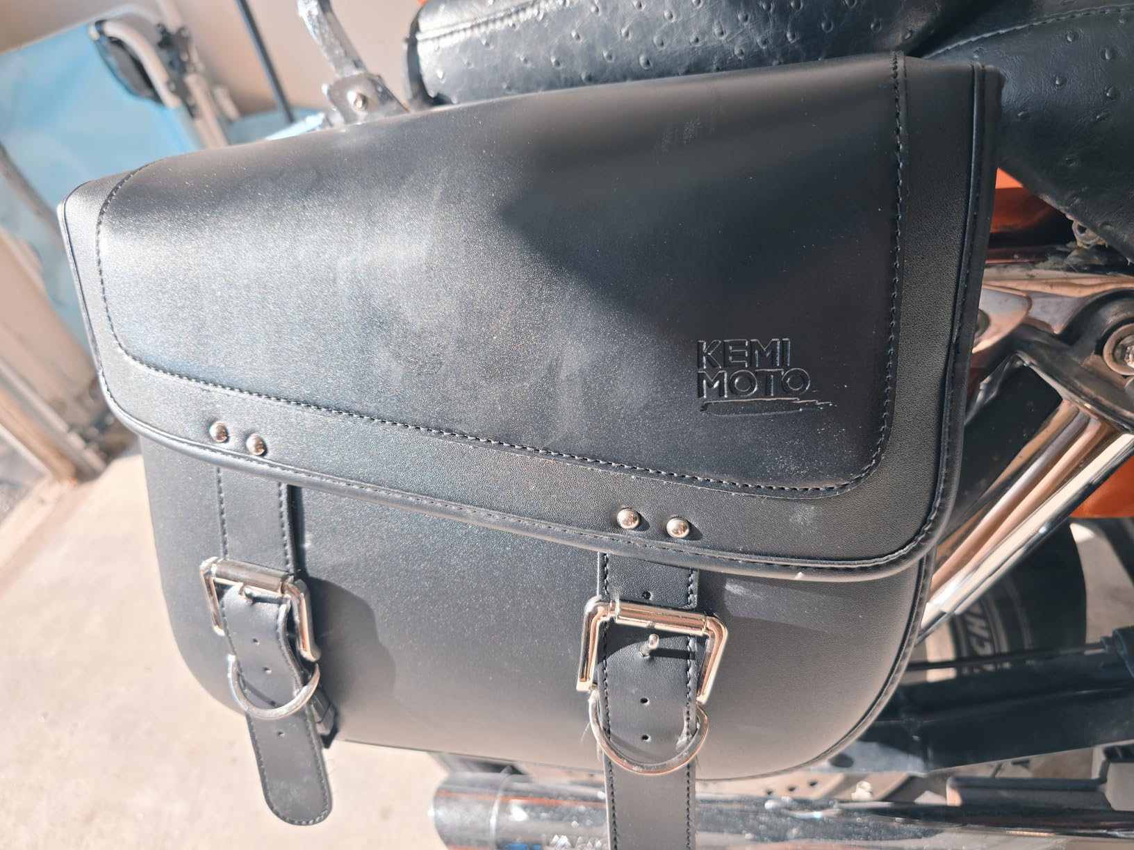 KEMIMOTO Motorcycle Saddlebags, 30L Large Capacity Saddle Bags Motorcycles, PU Leather Motorcycle Luggage Bag for Sportster Softail Dyna V-star Shadow, Universal Motorcycle Accessories, Black customer photo 2
