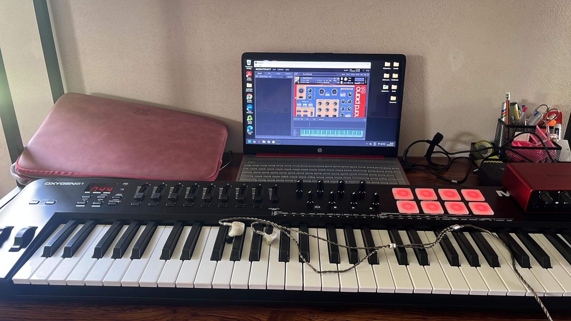 M-AUDIO Oxygen 49 (MKV) - USB MIDI Keyboard Controller with Beat Pads, Smart Chord, Scale Modes, Arpeggiator customer photo 1