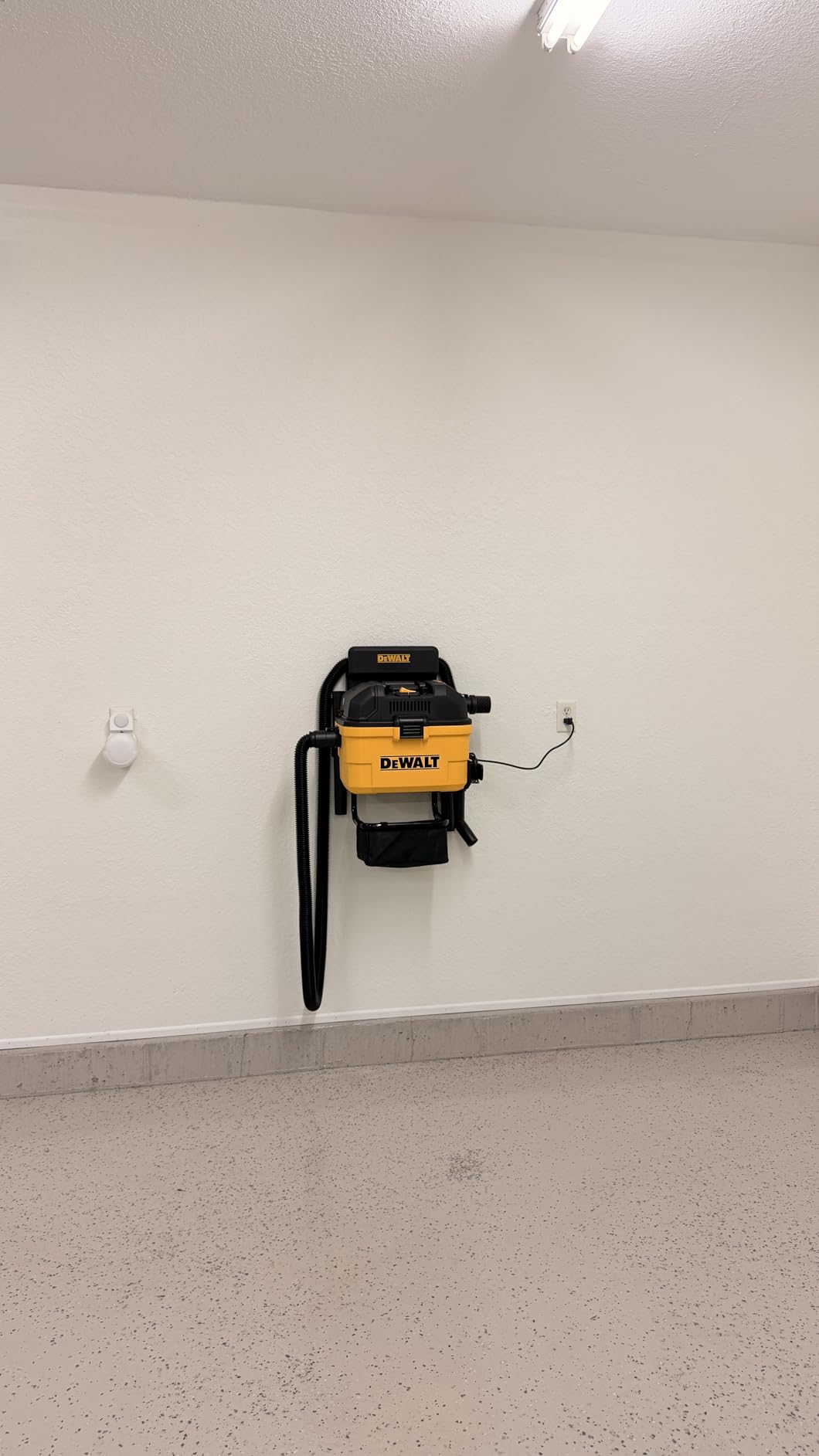 CRAFTSMAN Portable 6 Gallon 5 HP Wall-Mounted Garage Wet Dry Vacuum customer photo 2