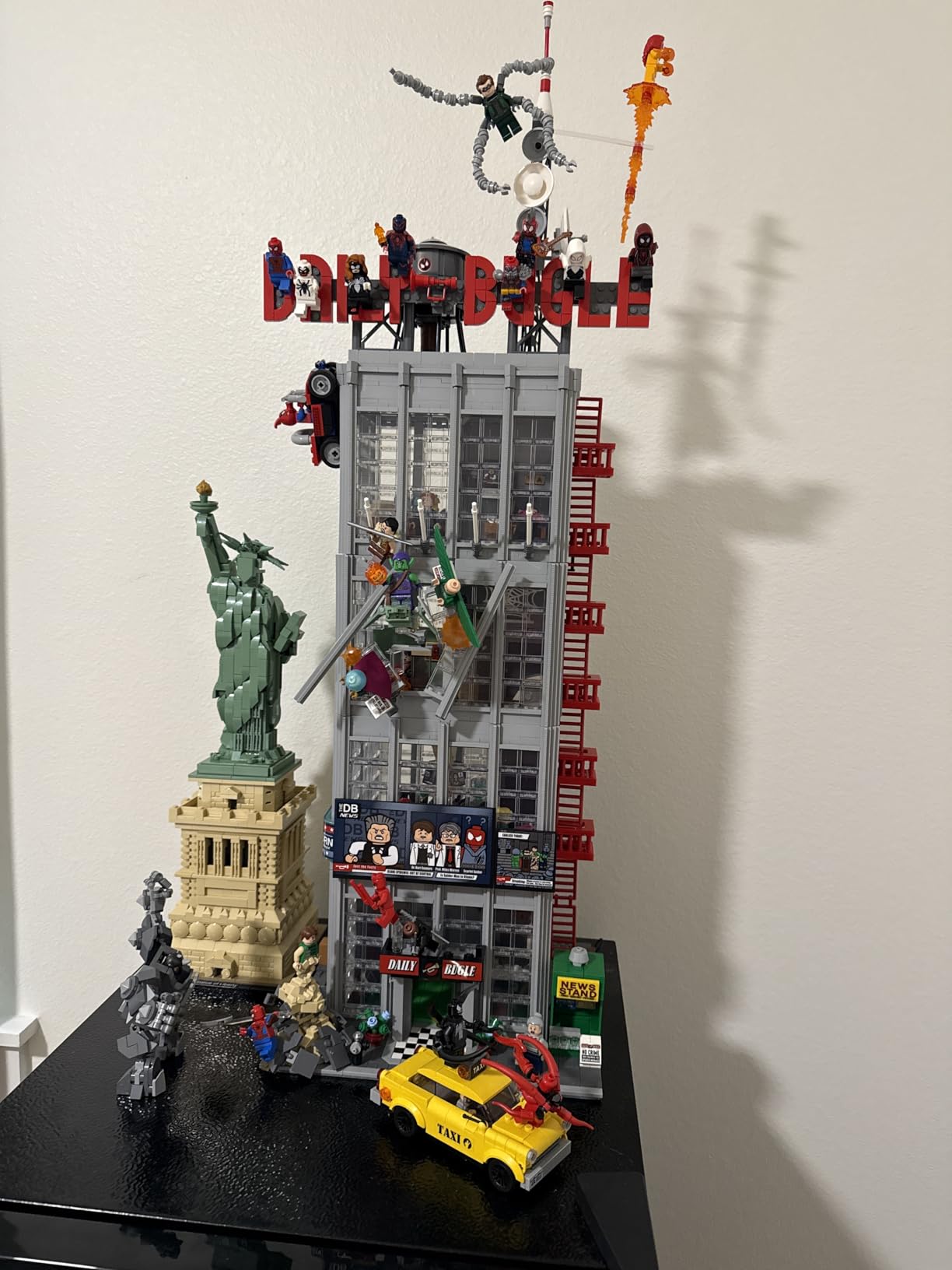 Marvel Spider-Man Daily Bugle Building Sets for Adults - Display as Office or Book Shelf Decor - Gifts for Christmas - 25 Minifigures - 76178 customer photo 2