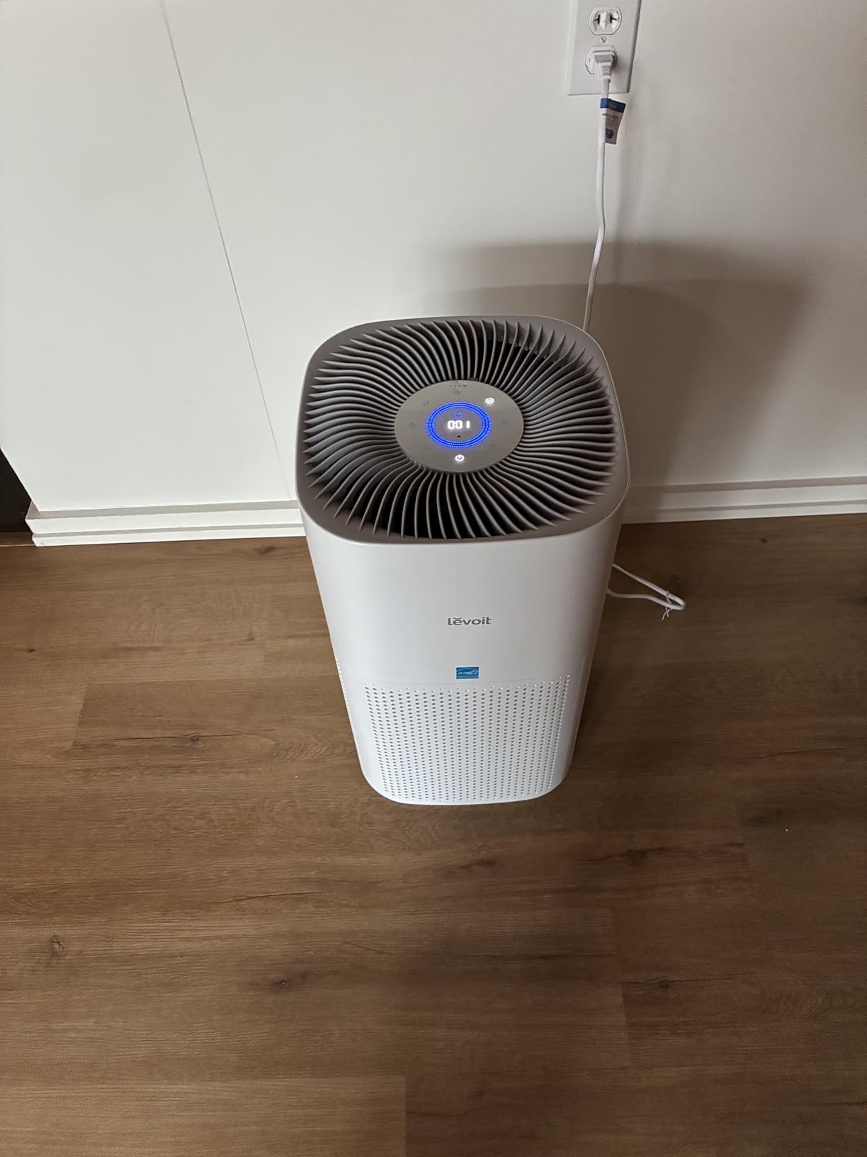 Levoit Air Purifiers for Home Large Room Up to 2933 Ft² With HEPA Sleep Mode, AHAM VERIFIDE, Smart WIFI, PM2.5 Monitor, 3-in-1 Filter For Smoke, Pet Allergies, Dust, Alexa Control, Core 600S-P, White customer photo 2