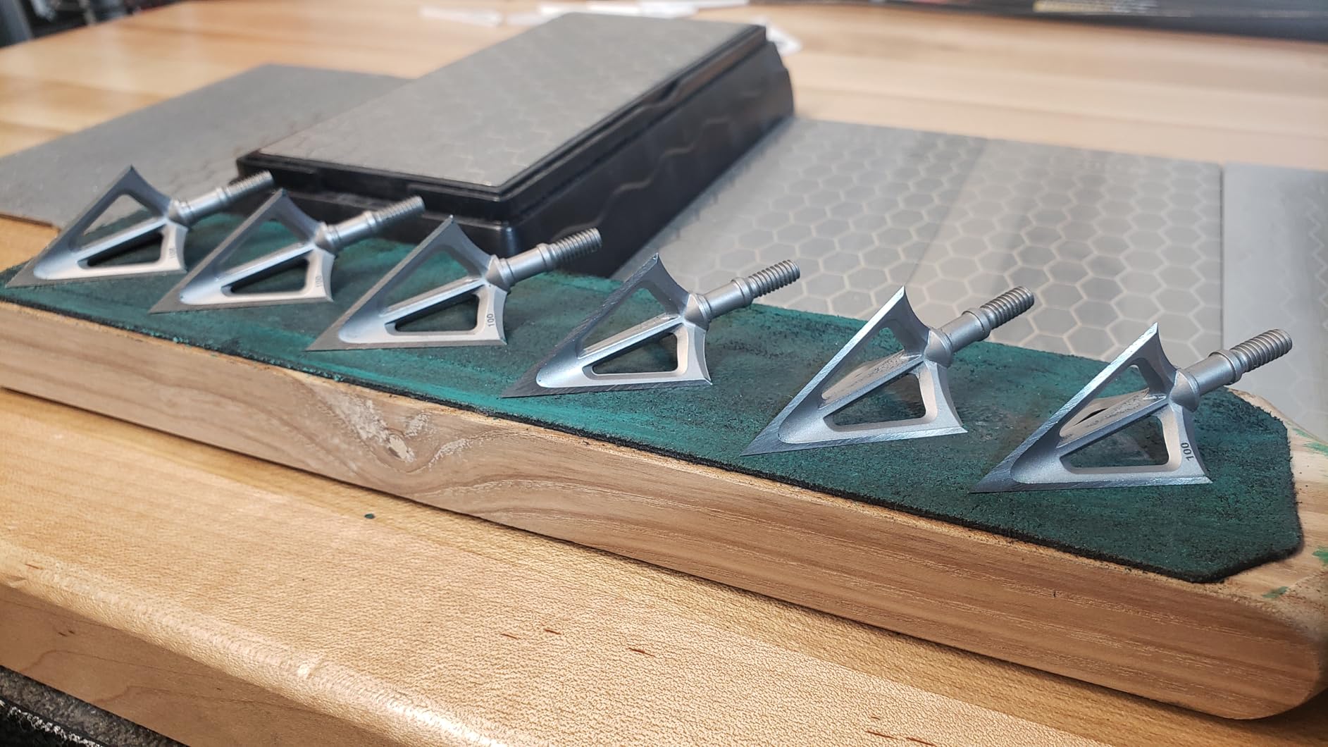 6 Pack Hunting Broadhead 100 Grain 420 Stainless Steel Fixed Blade Broadhead Arrow Tips Archery Arrowhead for Crossbow and Compound Bow customer photo 2