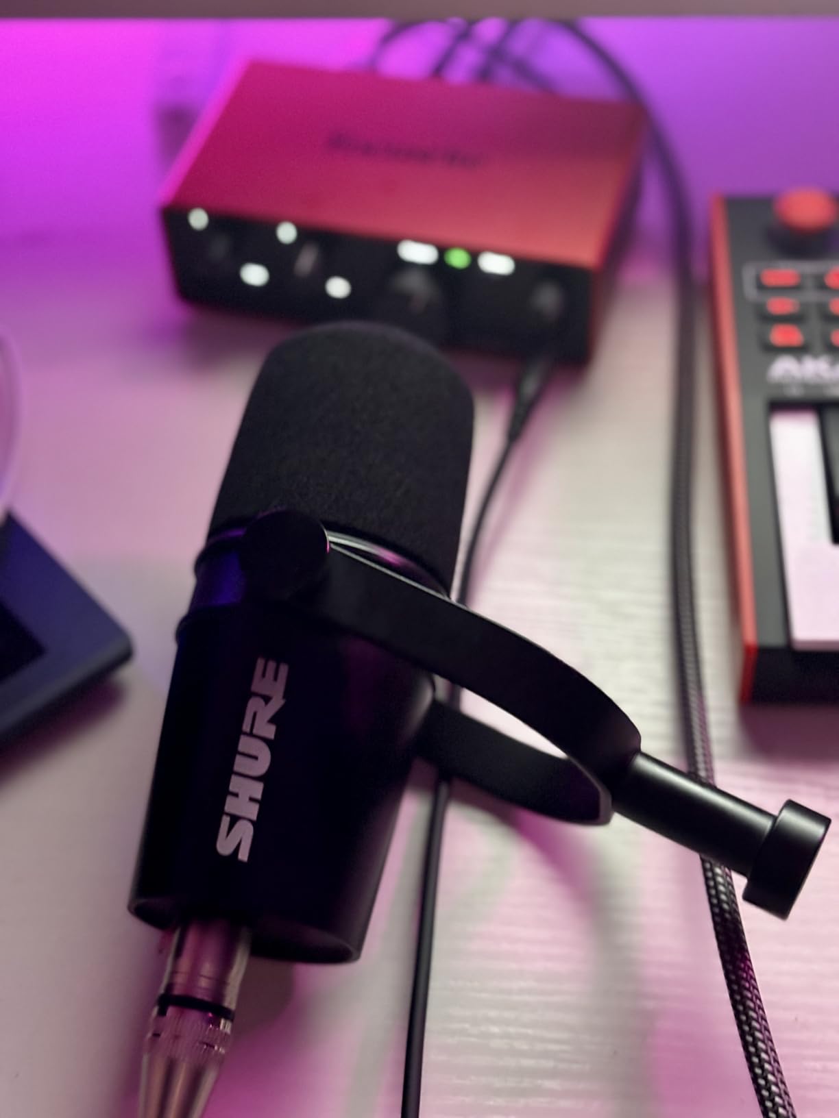 Shure MV7X XLR Dynamic Microphone - Voice-Isolating Cardioid Mic for Podcasting, Vocal Recording & Broadcasting customer photo 1