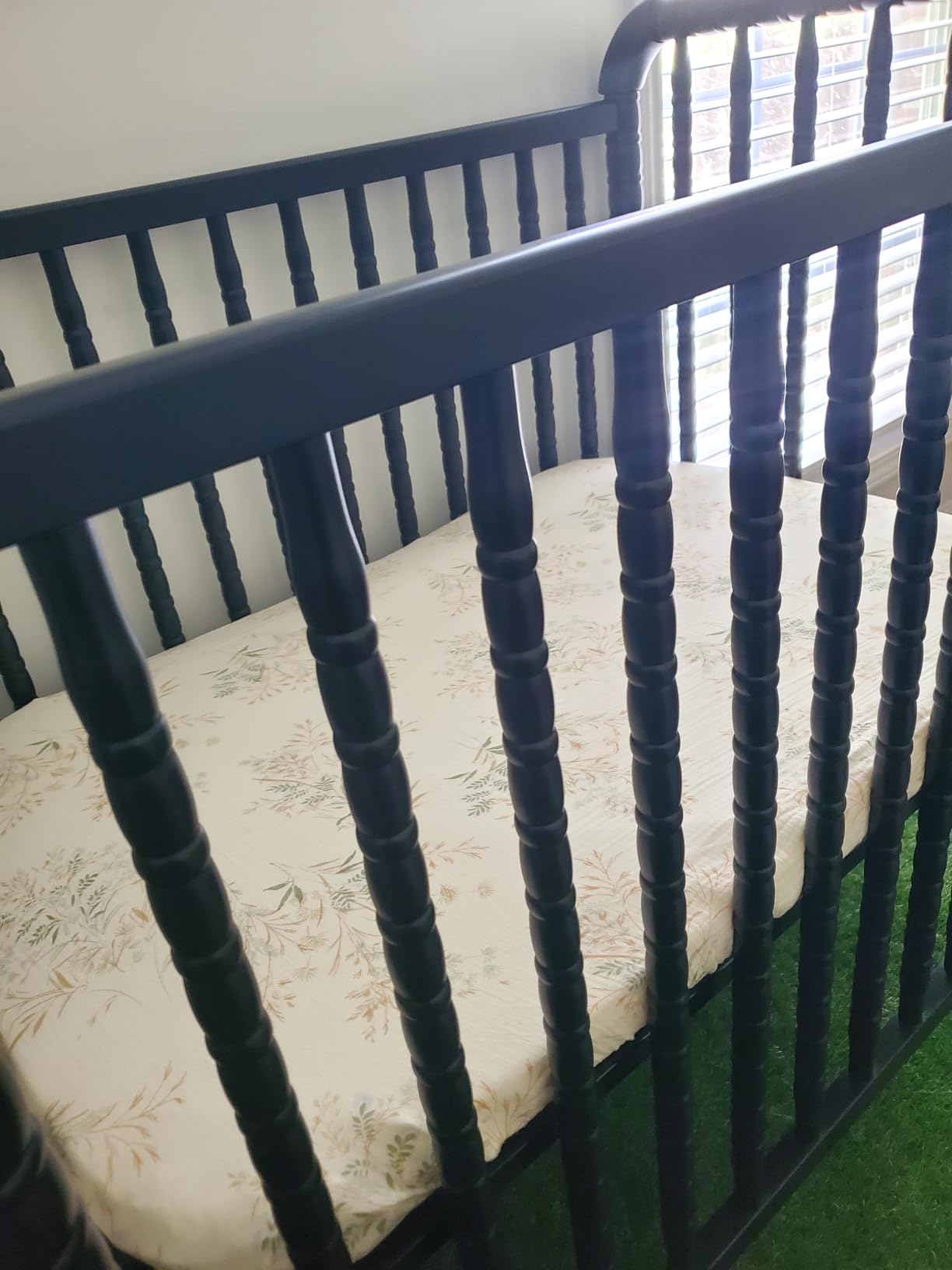 Davinci Jenny Lind 3-in-1 Convertible Mini Crib in Ebony, Removable Wheels, Greenguard Gold Certified customer photo 1