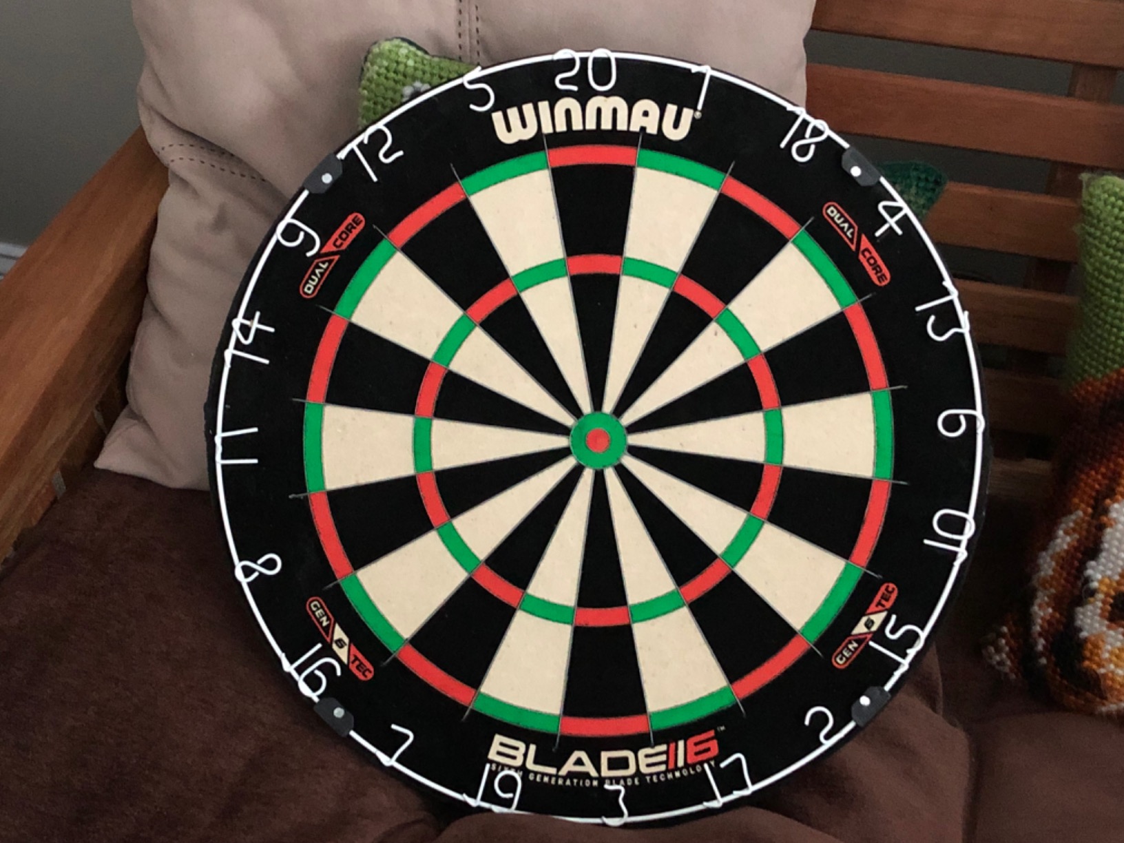 WINMAU Darts Blade 6 Dual Core Professional Dartboard with Official Tournament Specifications | Endorsed by The PDC customer photo 2