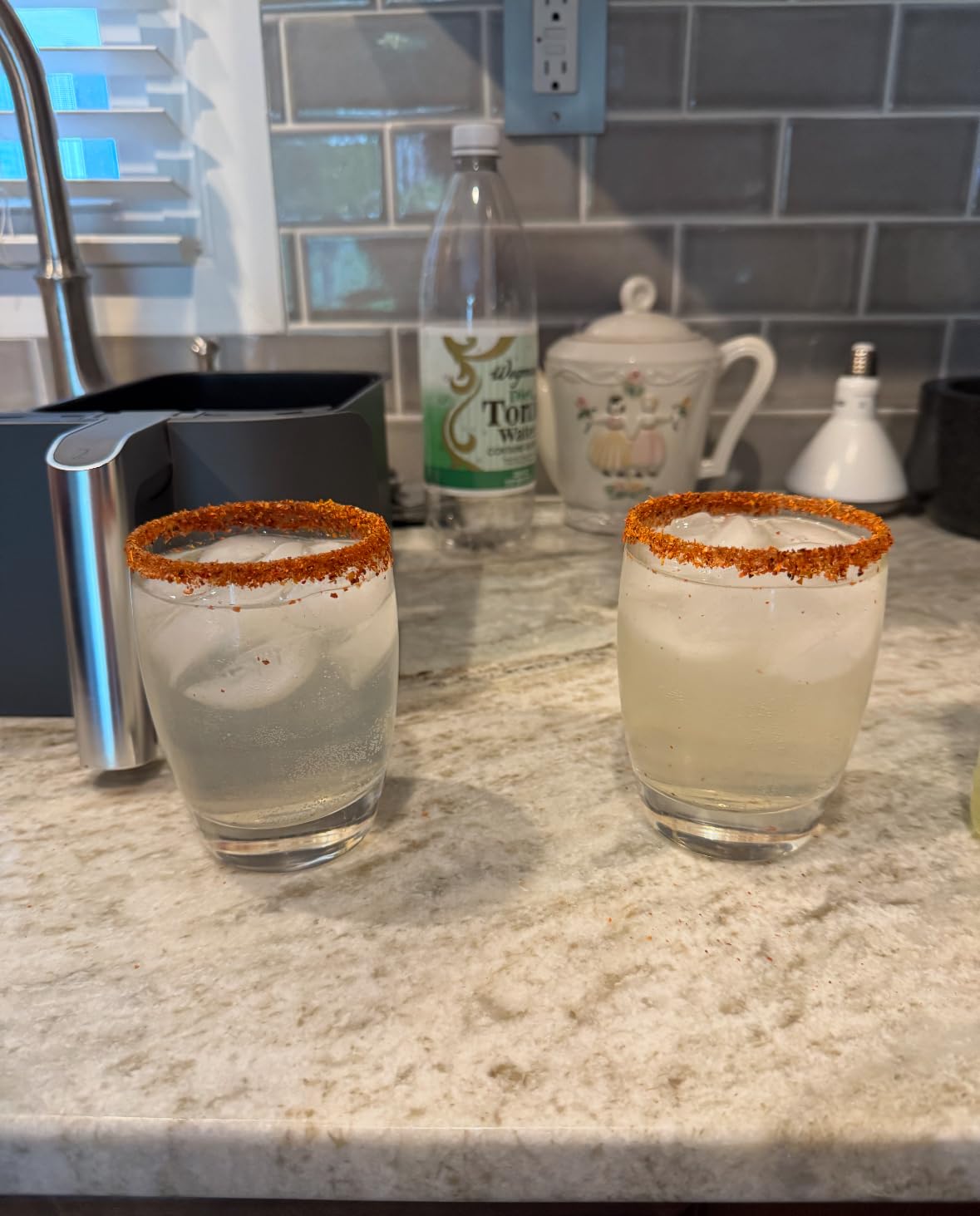 Tajin Clásico Rimmer, Mexican Chili Lime Spice Blend for Margaritas, Micheladas, Cheladas, Palomas, Bloody Marys, Beer, and Cocktails, 4.23 oz (Pack of 2) customer photo 2