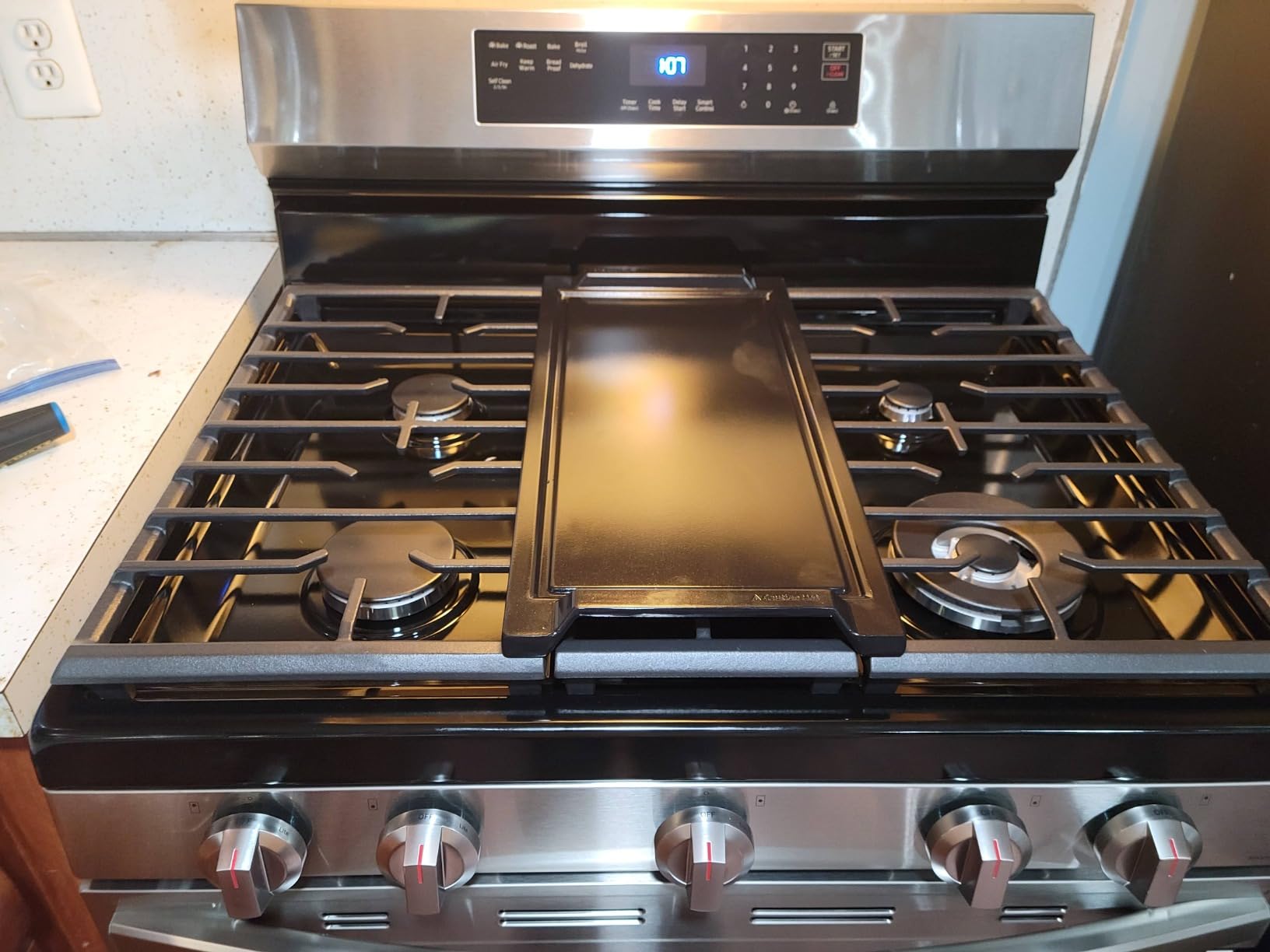 Samsung 6.0 Cu. Ft. Smart Freestanding Gas Range with No Pre-heat Air Fry & Convection, Stainless Steel, NX60A6511SS/AA customer photo 1