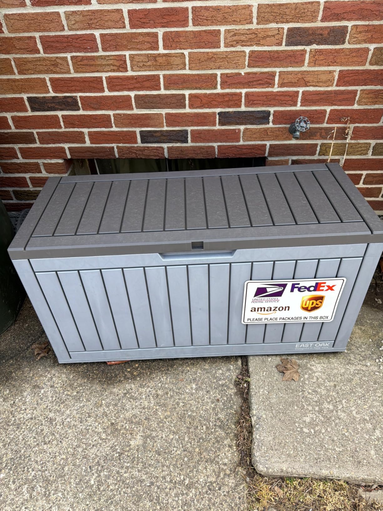 EAST OAK Outdoor Storage Box, 31 Gallon Deck Box Indoor and Outdoor Use, Waterproof Resin Storage Bin for Package Delivery, Patio Cushions, Gardening Tools, Lockable, UV Resistant, Grey customer photo 2