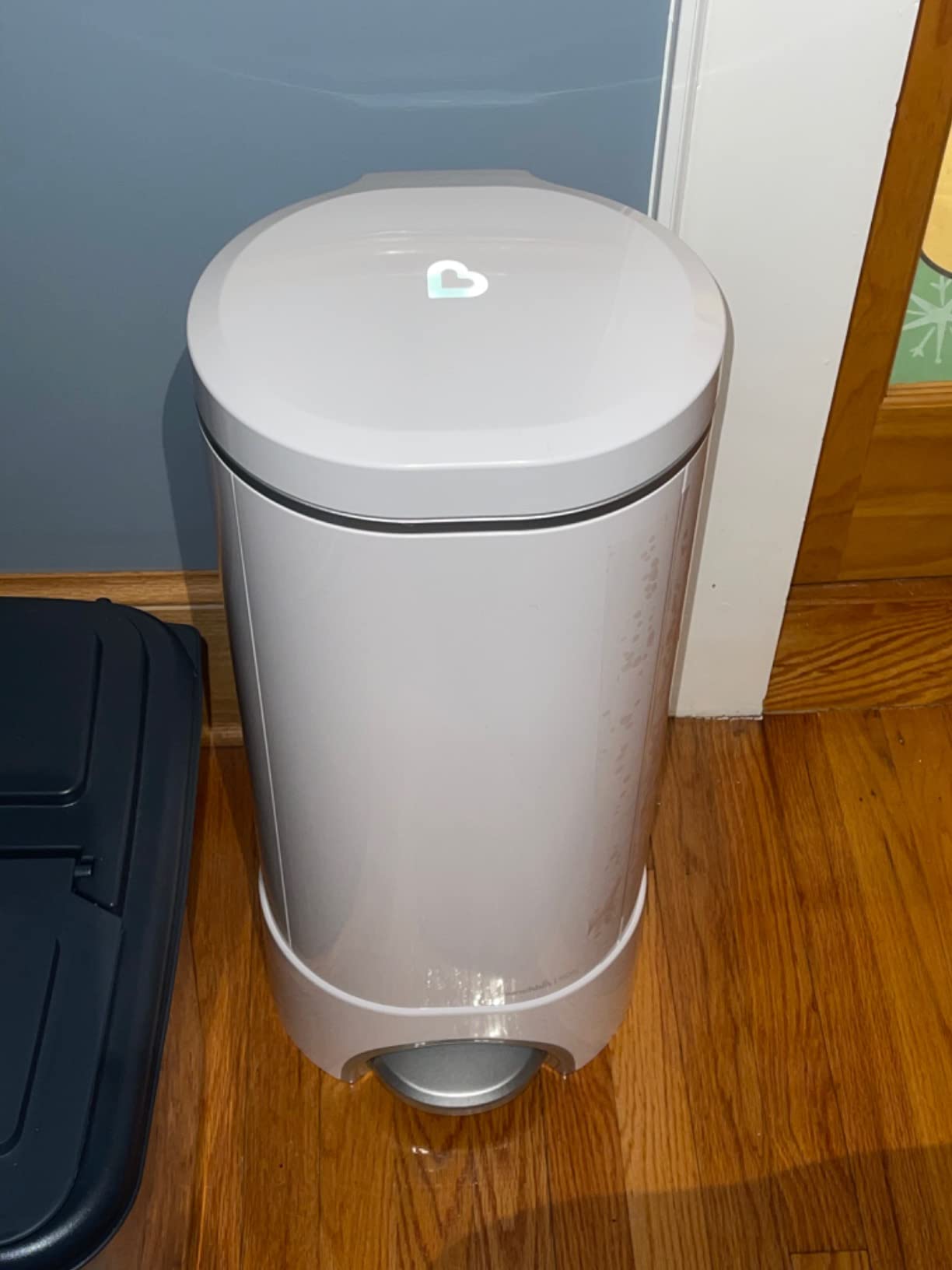 Munchkin UV Diaper Pail #1 in Odor Control, Includes 1 UV Snap, Seal & Toss Bag and 1 UV Refill Ring customer photo 1