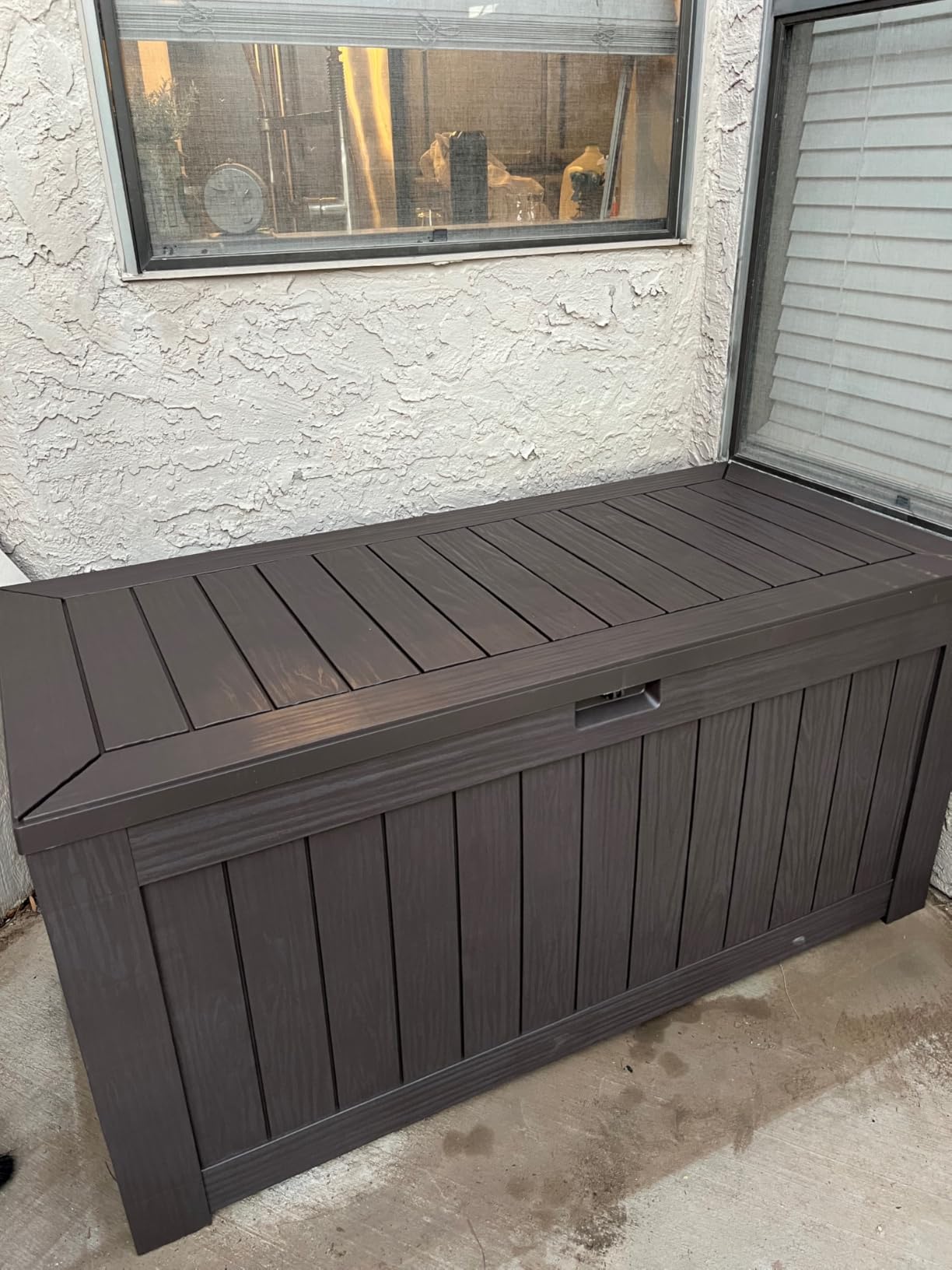 Flamaker Resin Deck Box 120 Gallon Waterproof Large Outdoor Indoor Storage Box Imitation Wood Resin for Patio Furniture Garden Tools and Pool customer photo 2