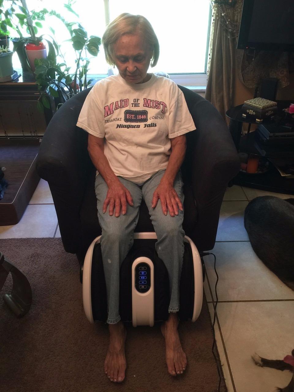 Cloud Massage Shiatsu Foot Massager with Heat, Deep Kneading Therapy for Pain Relief, Circulation, Post-Activity Relaxation - Foot Massager for Plantar Fasciitis, and Arthritis Relief customer photo 1