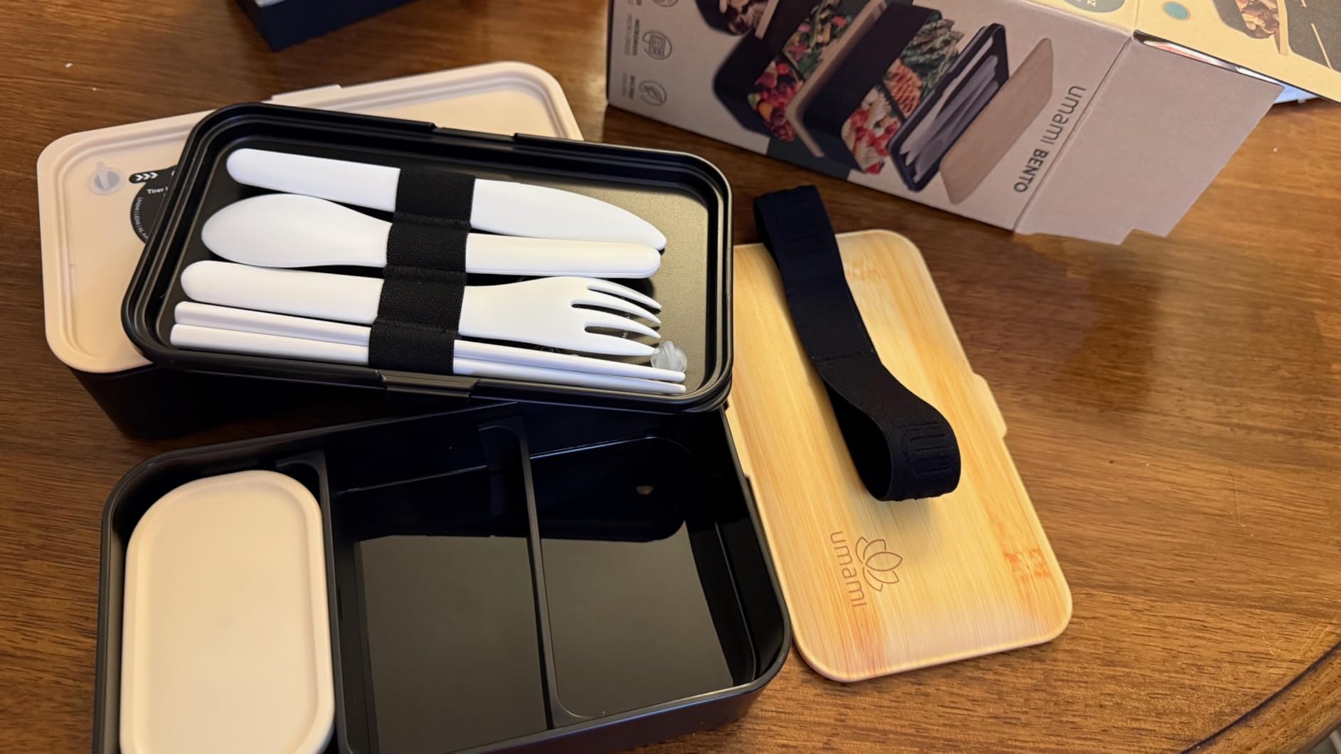 Umami Bento Box Adult All-In-1 w/4 Utensils, 2Sauce Jars, 2 Dividers, 100% Leakproof, Microwave & Dishwasher Safe, Stackable Bento Lunch Box Containers for Men/Women, Matte Black - Miyajima, 40 oz customer photo 2