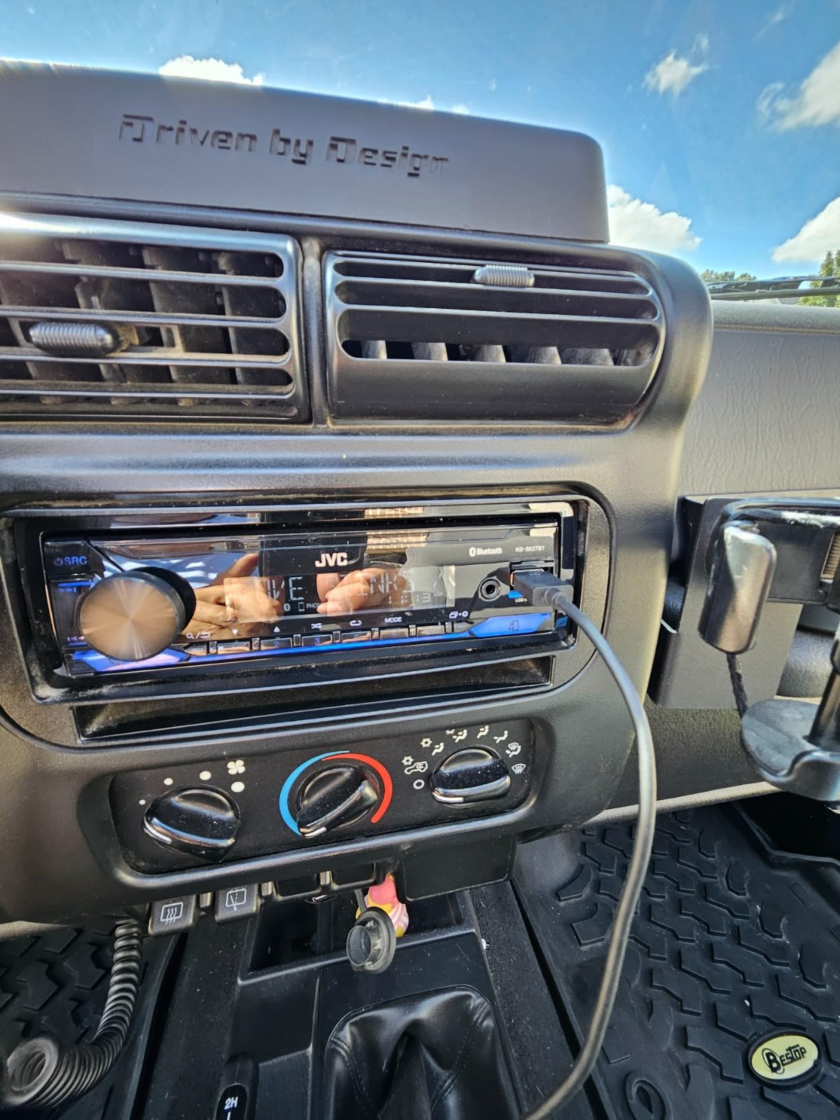 JVC KD-SX27BT Car Stereo with Bluetooth, 100W Digital Media Receiver, 1.5A USB to Charge Devices, Single DIN Head Unit, AM/FM, Aux-in, JVC Remote App customer photo 1