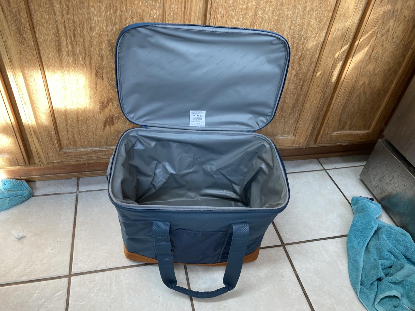 CleverMade Pacifica Collapsible Cooler Bag - Large Portable Cooler Bag for Travel, Foldable Insulated Cooler for Beach, Picnic & Tailgating, Holds Up to 50 Cans, Leakproof Soft Carry Cooler - Ocean customer photo 2