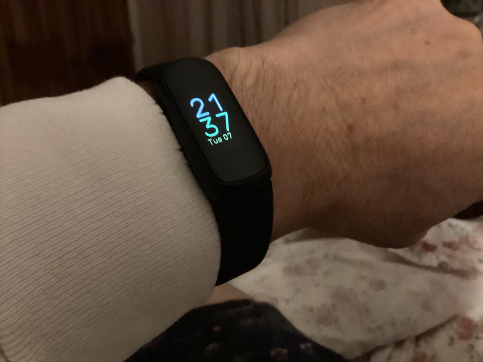 Fitbit Inspire 3 Health &-Fitness-Tracker with Stress Management, Workout Intensity, Sleep Tracking, 24/7 Heart Rate and more, Lilac Bliss/Black customer photo 2